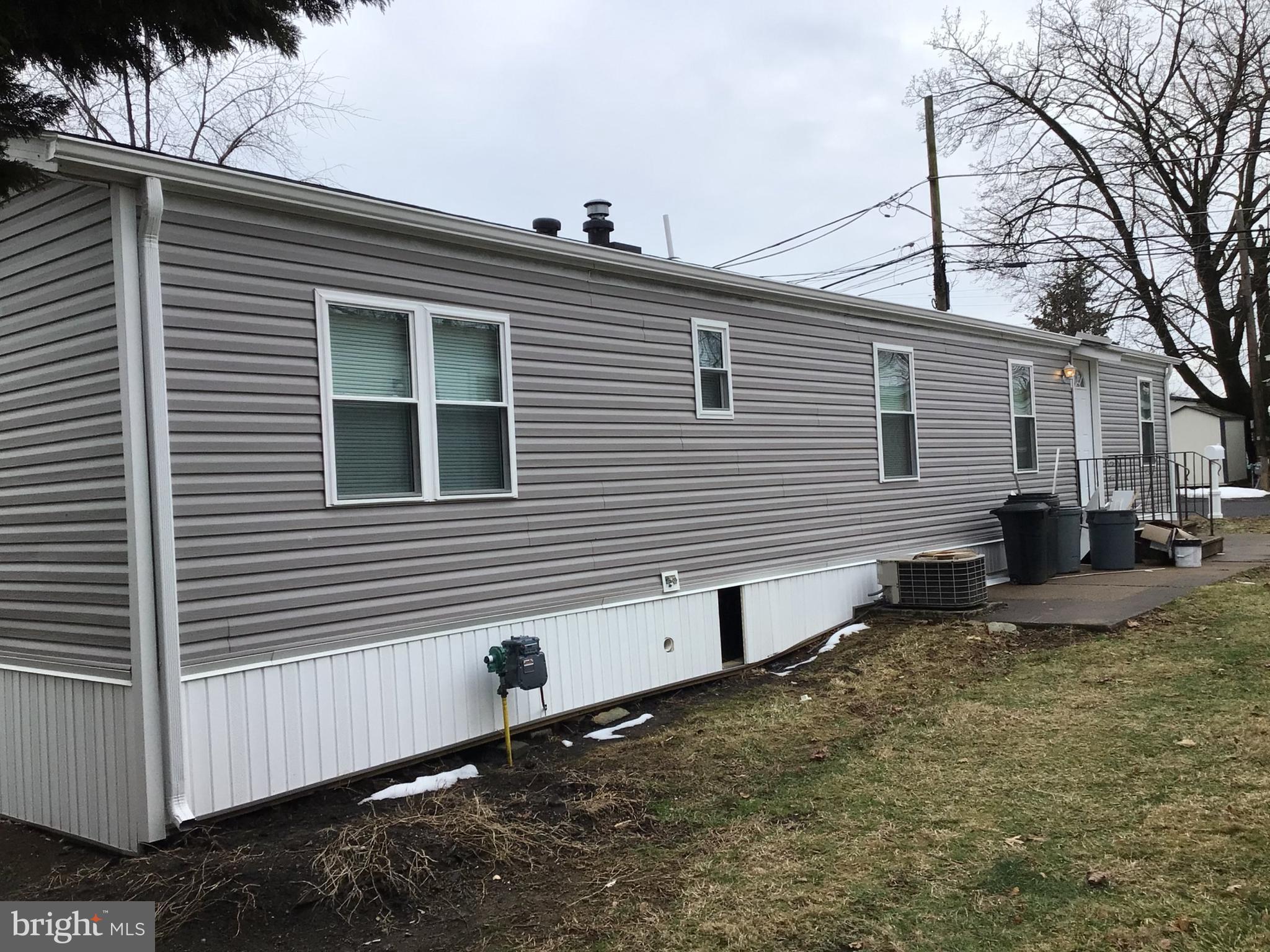 BREEZY ACRES - Residential