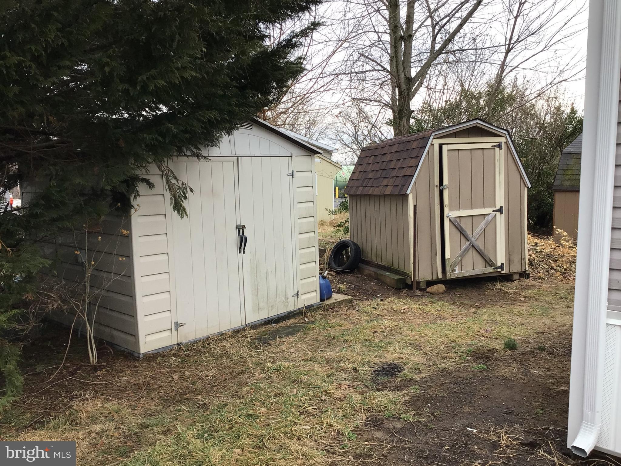 BREEZY ACRES - Residential