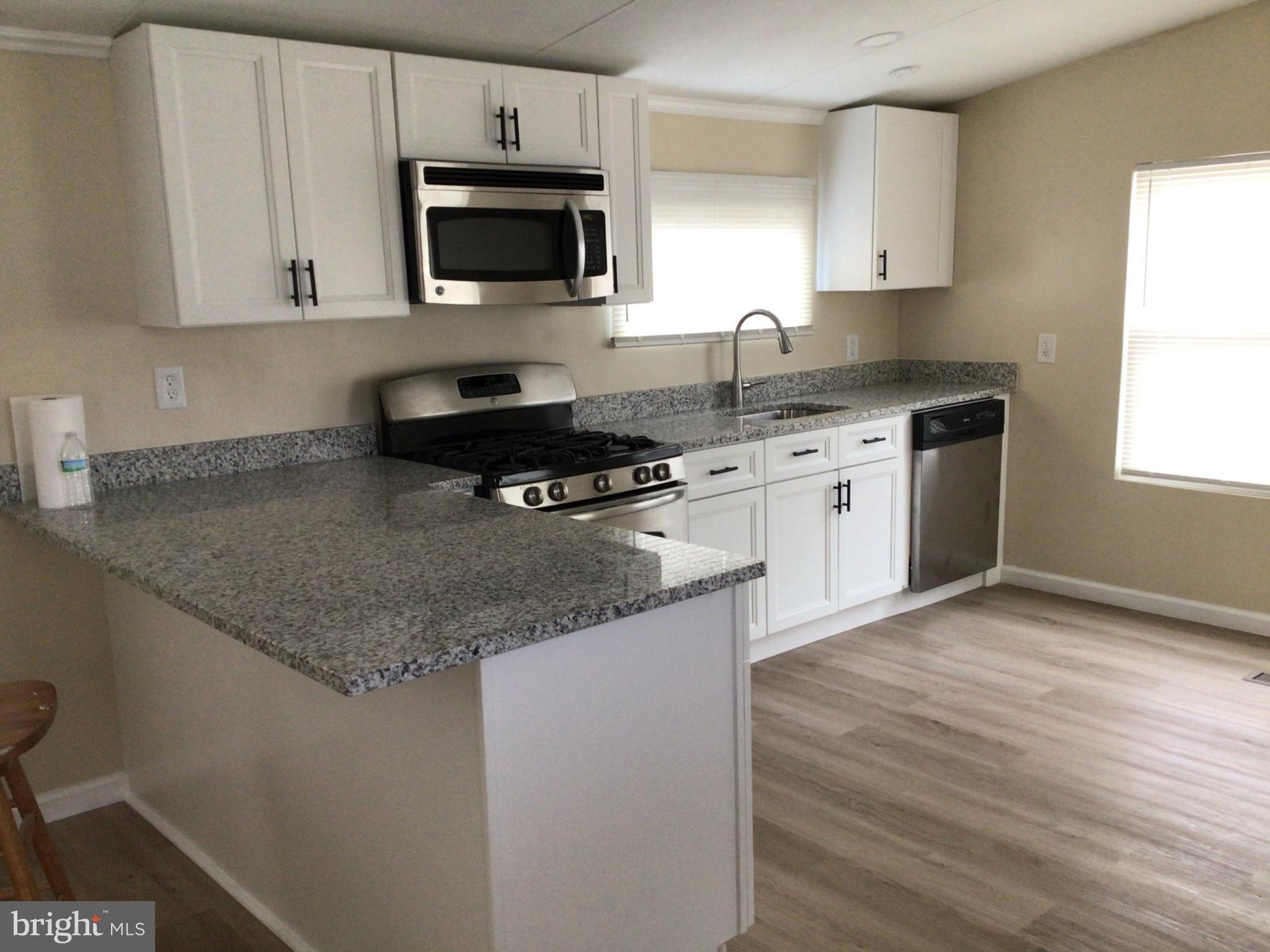 BREEZY ACRES - Residential