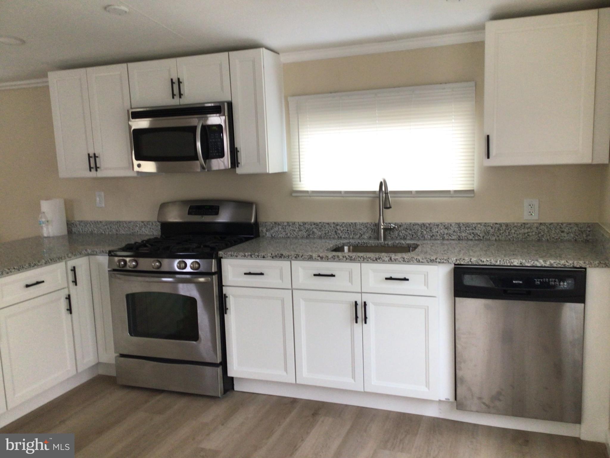 BREEZY ACRES - Residential