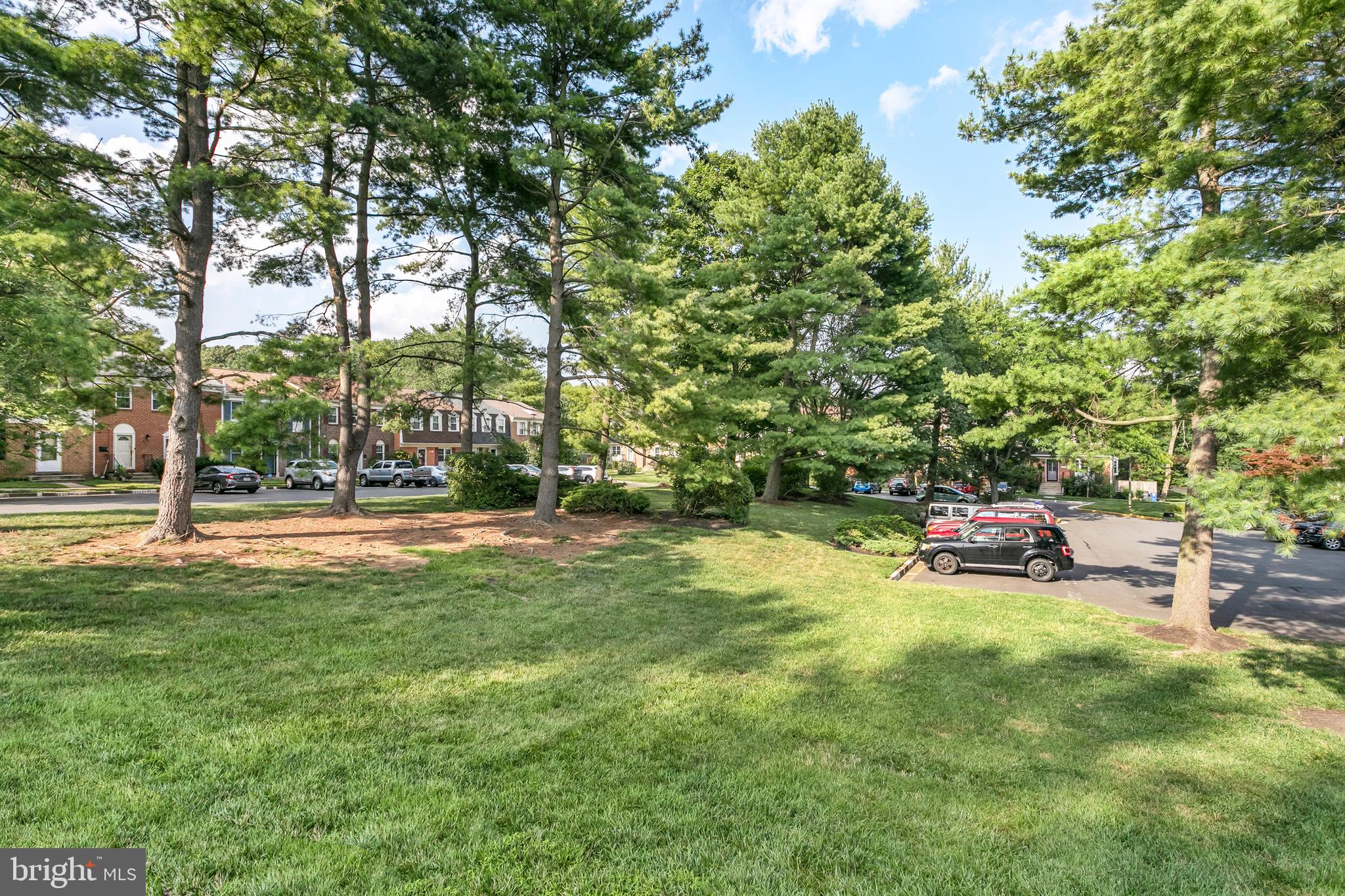 VILLAGE PARK - Residential