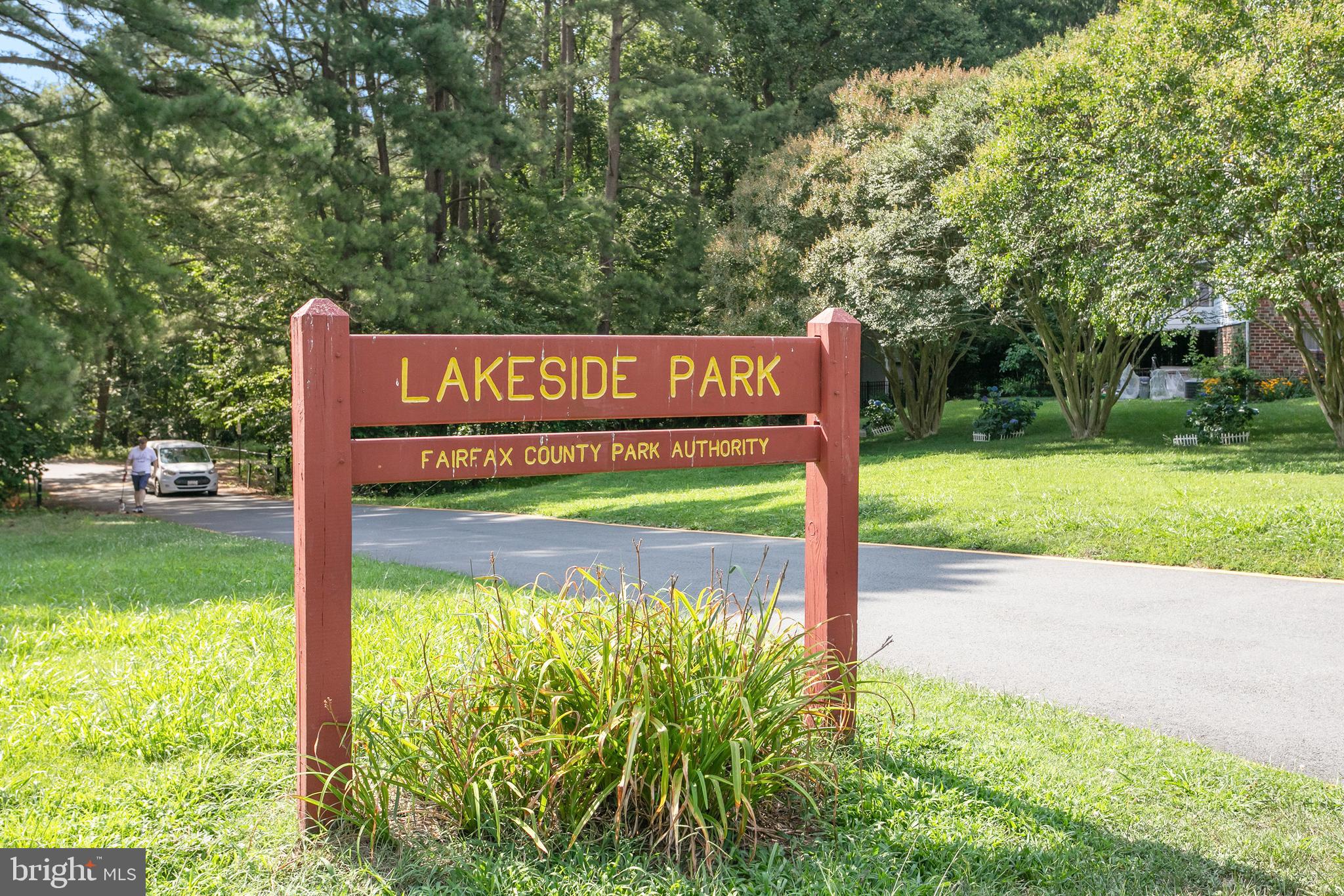 VILLAGE PARK - Residential