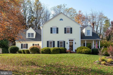 Photo of 320 Regent Drive, LITITZ, PA 17543 (MLS # PALA2079088)