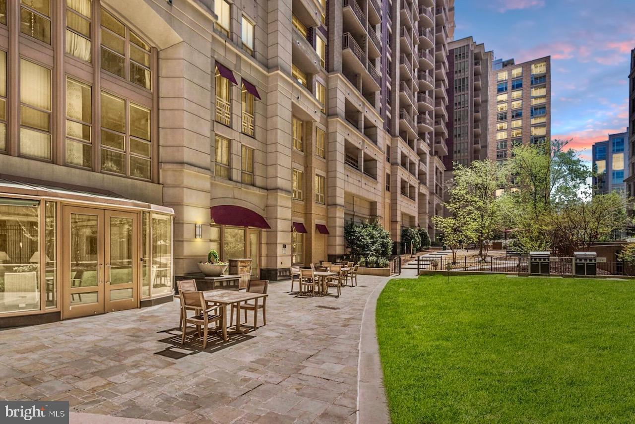 RESIDENCES AT LIBERTY CENTER - Residential Lease