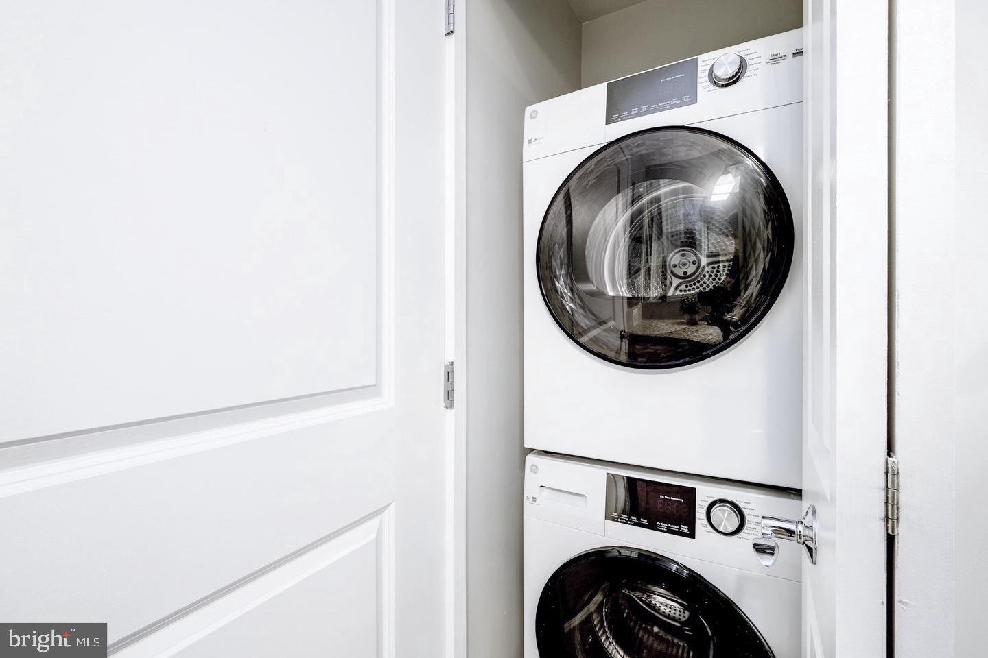 RESIDENCES AT LIBERTY CENTER - Residential Lease