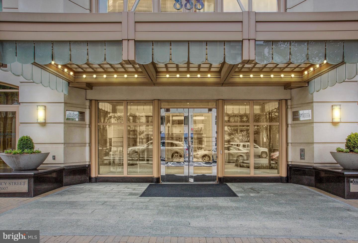 RESIDENCES AT LIBERTY CENTER - Residential Lease