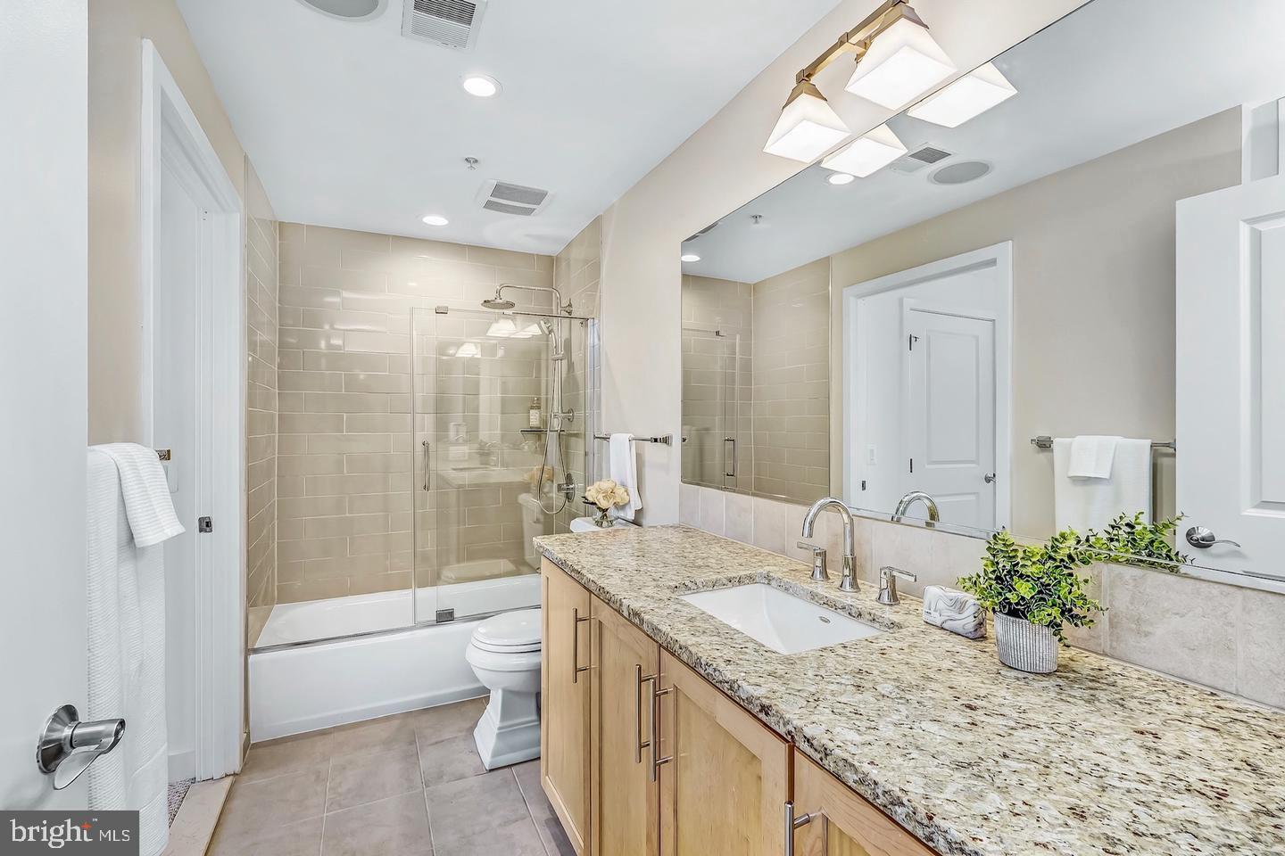 RESIDENCES AT LIBERTY CENTER - Residential Lease