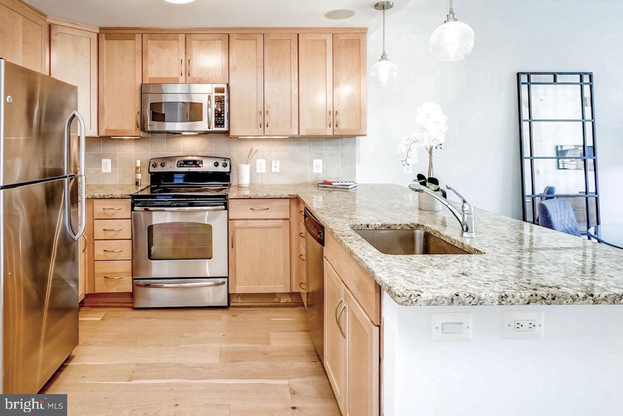 RESIDENCES AT LIBERTY CENTER - Residential Lease