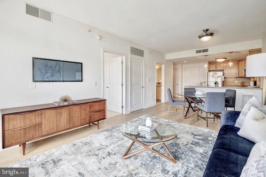 RESIDENCES AT LIBERTY CENTER - Residential Lease