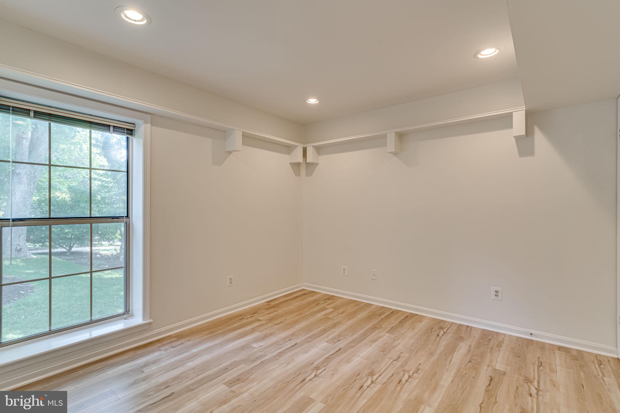 CHATEAUX CONDO - Residential Lease