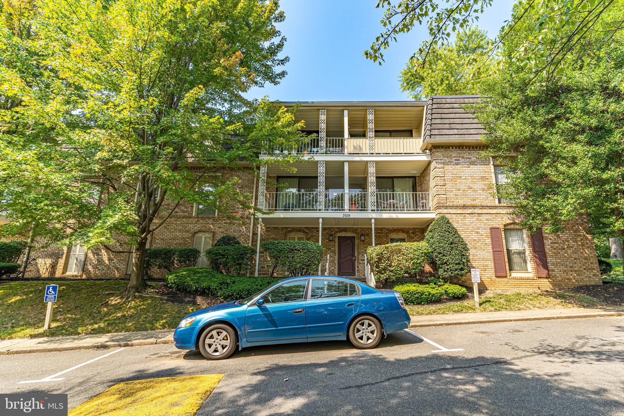 CHATEAUX CONDO - Residential Lease