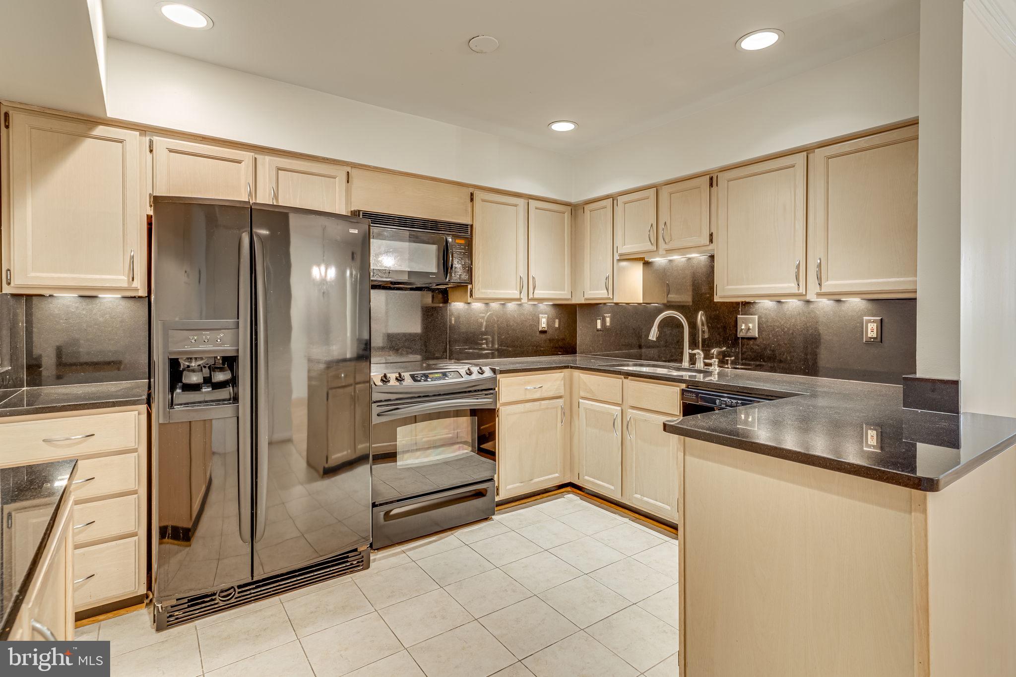 CHATEAUX CONDO - Residential Lease