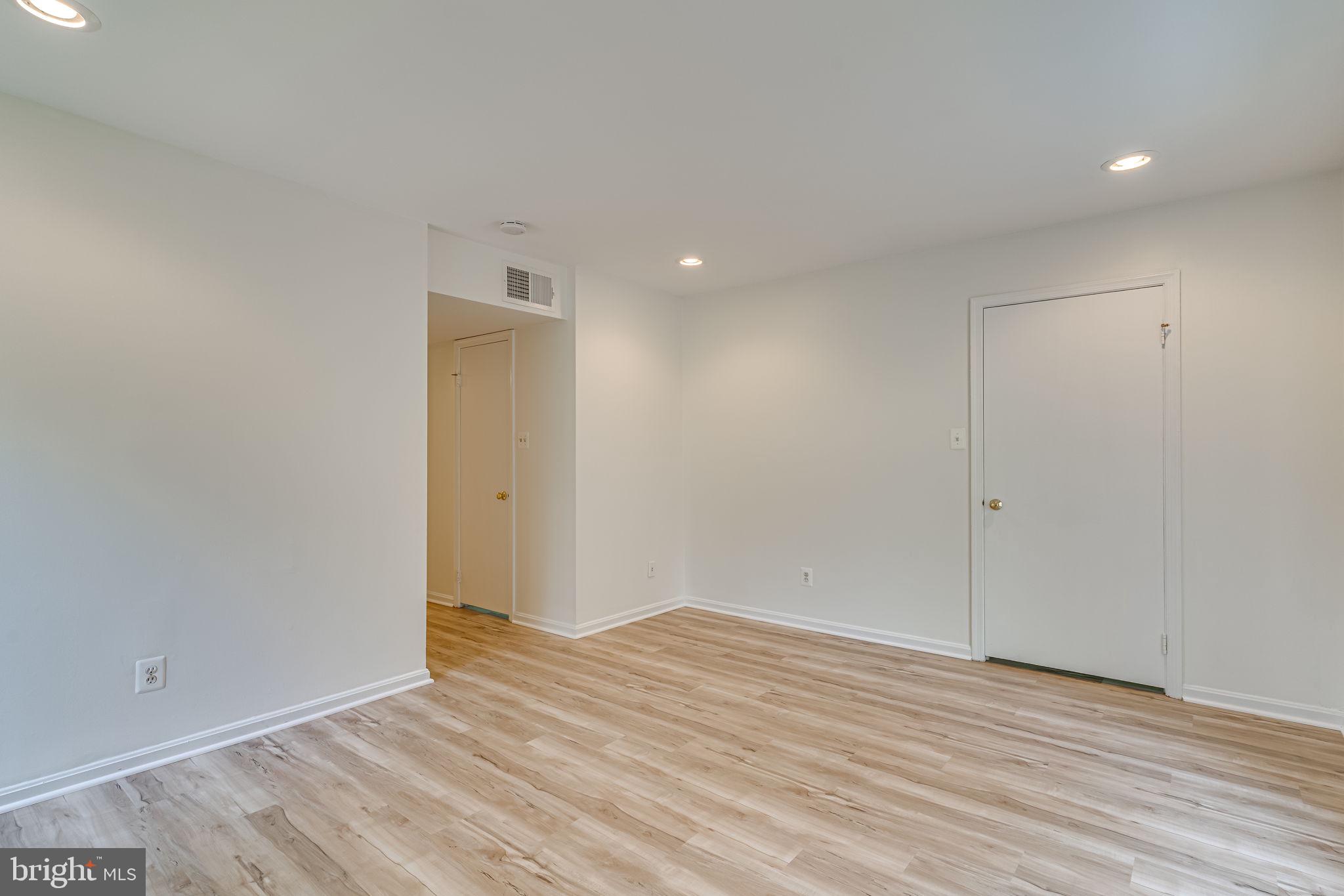 CHATEAUX CONDO - Residential Lease