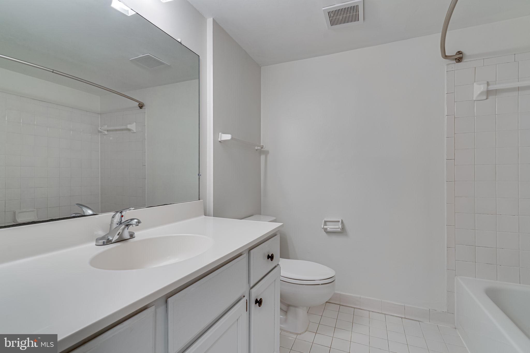 CHATEAUX CONDO - Residential Lease