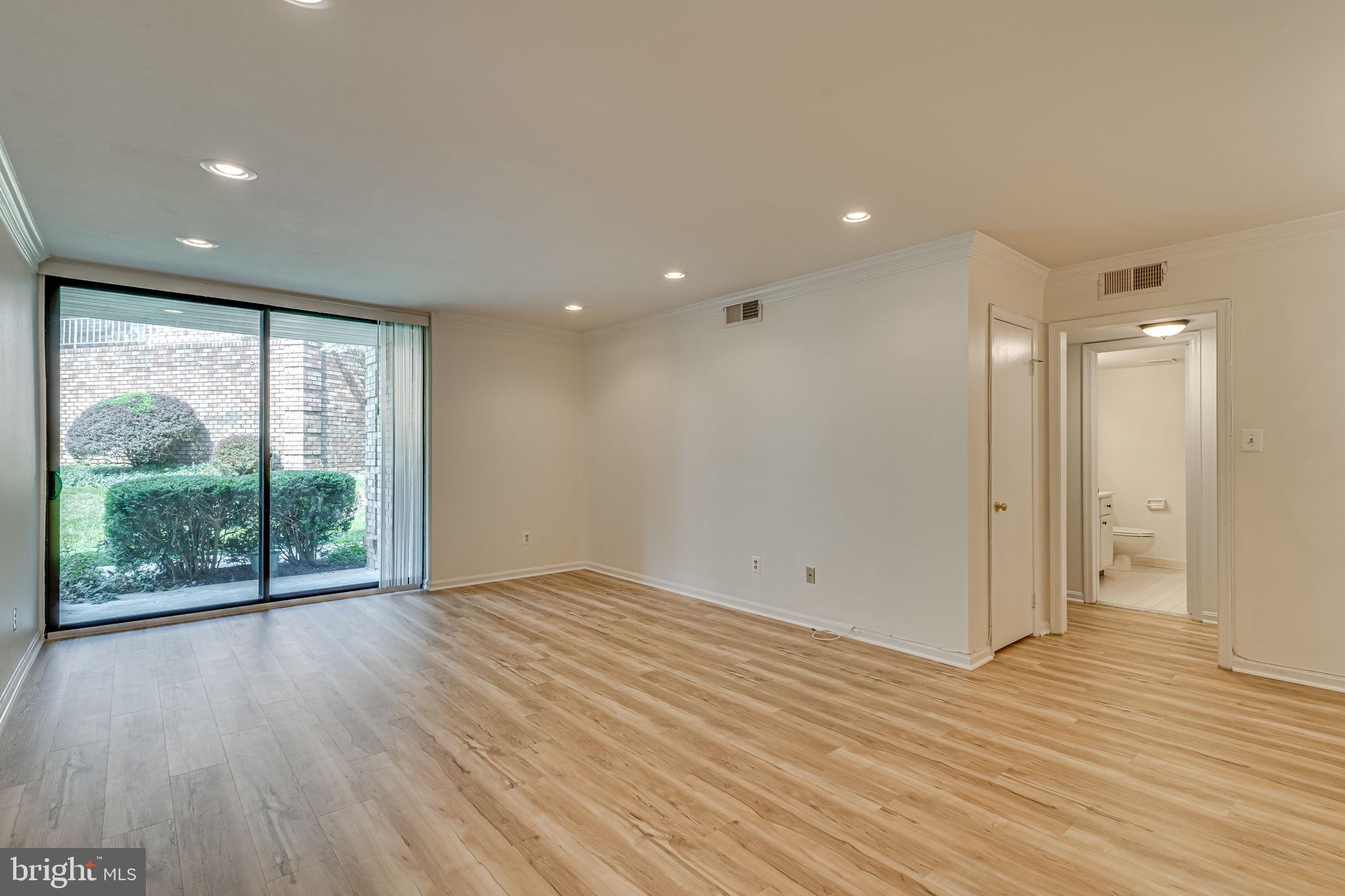 CHATEAUX CONDO - Residential Lease