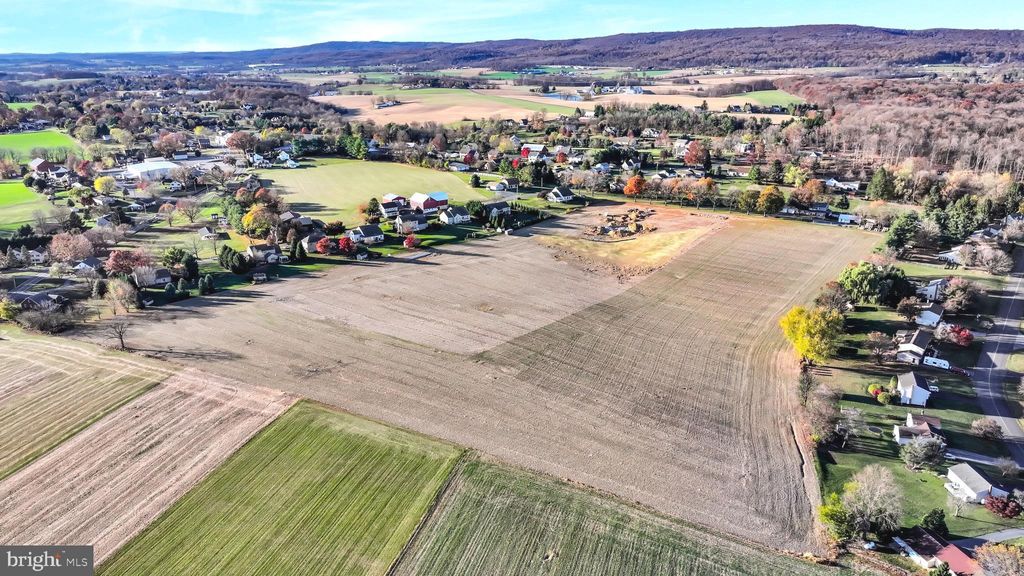 Photo of 553 Oak Lane, Lititz, PA 17543 (MLS # PALA2060688)