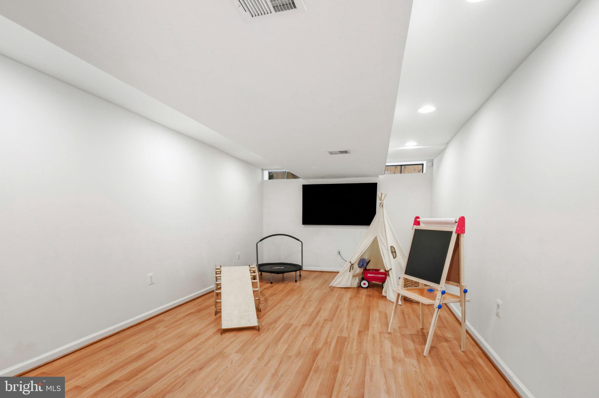FOX HILLS - Residential