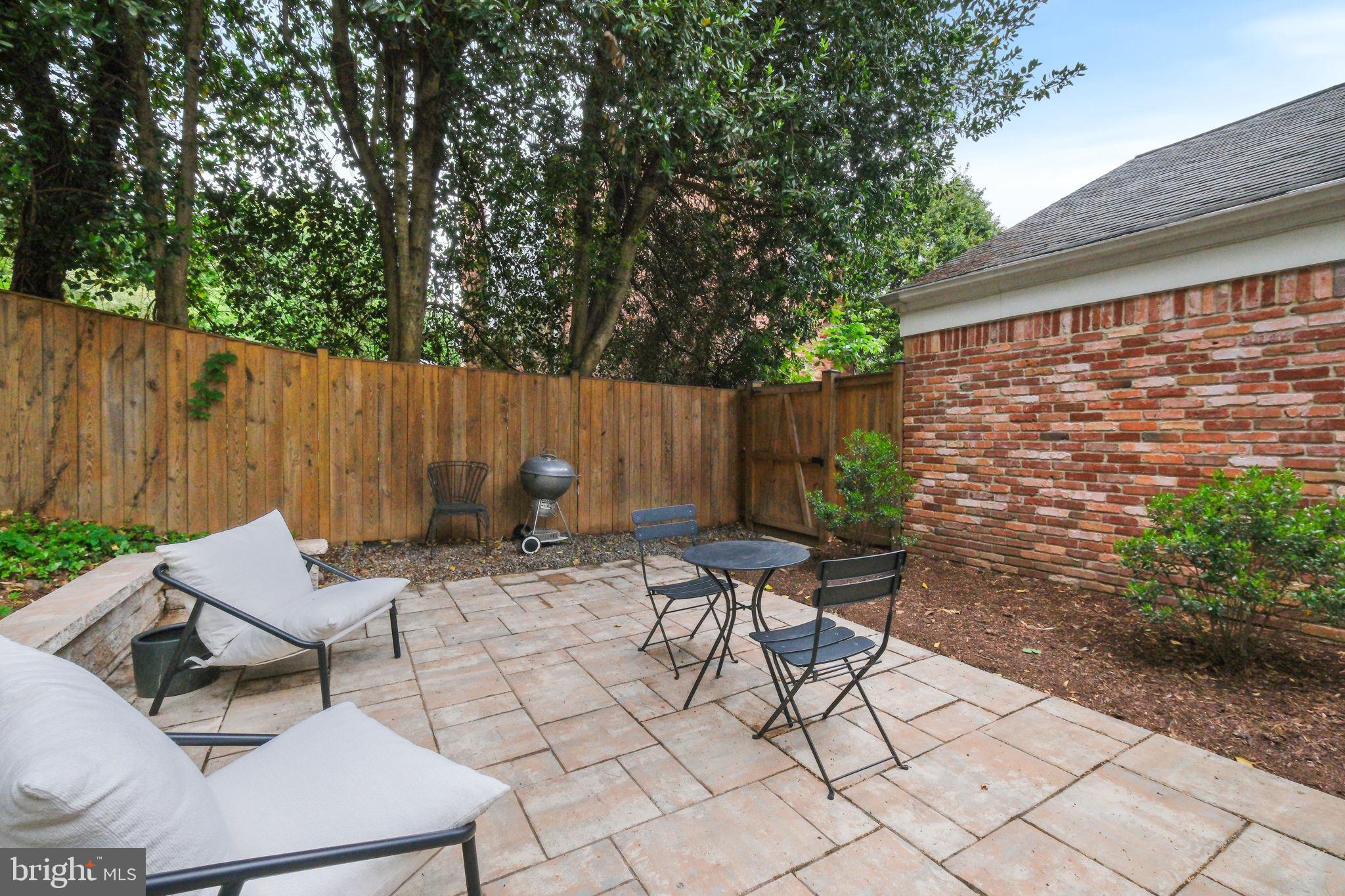 FOX HILLS - Residential