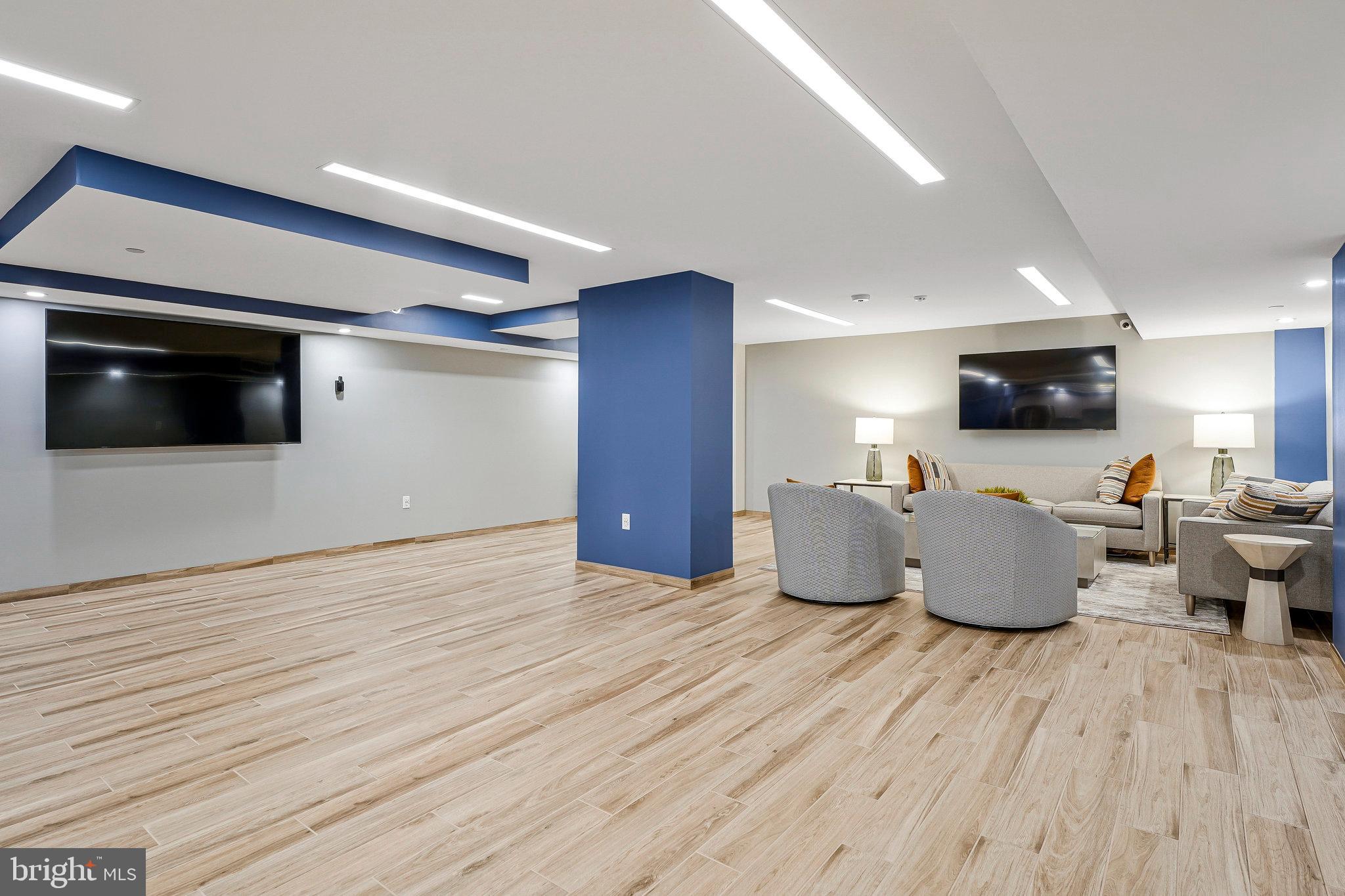 ENCORE OF MCLEAN - Residential