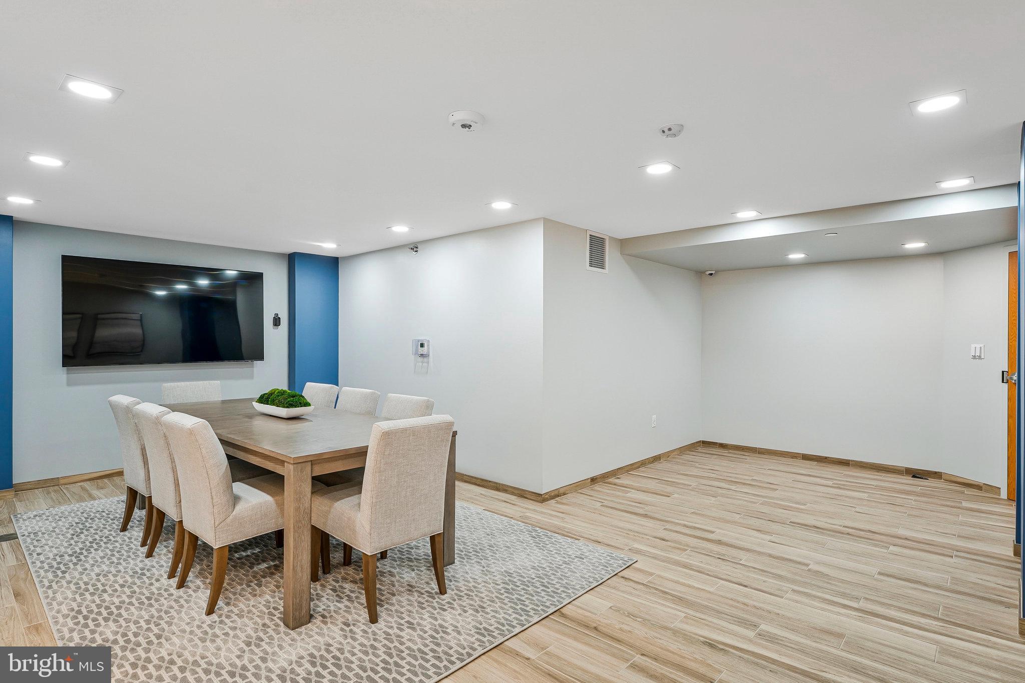 ENCORE OF MCLEAN - Residential