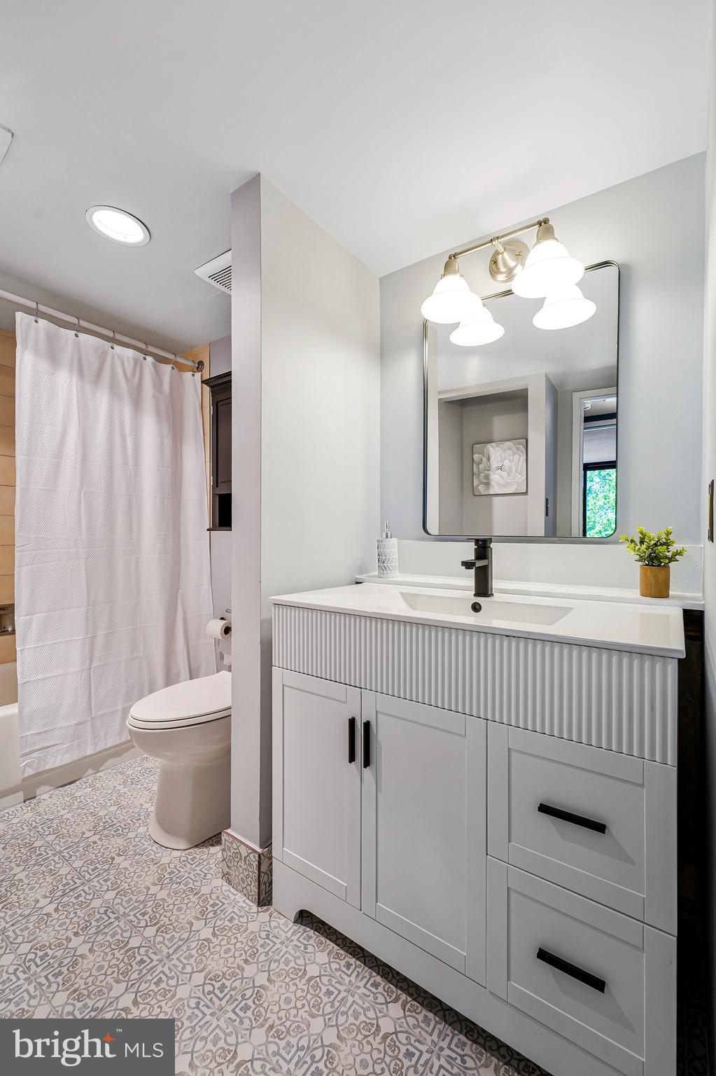 ENCORE OF MCLEAN - Residential