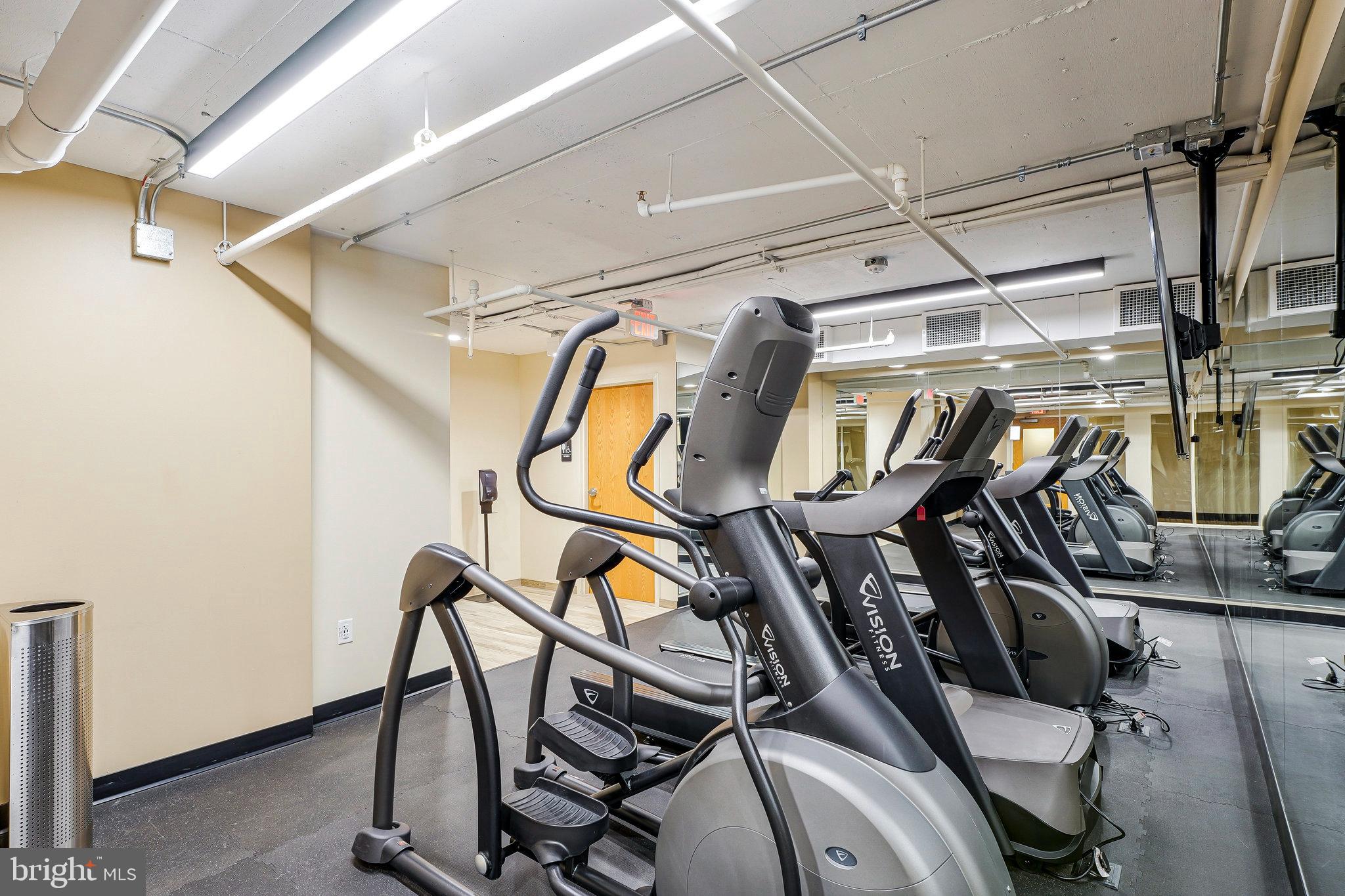 ENCORE OF MCLEAN - Residential