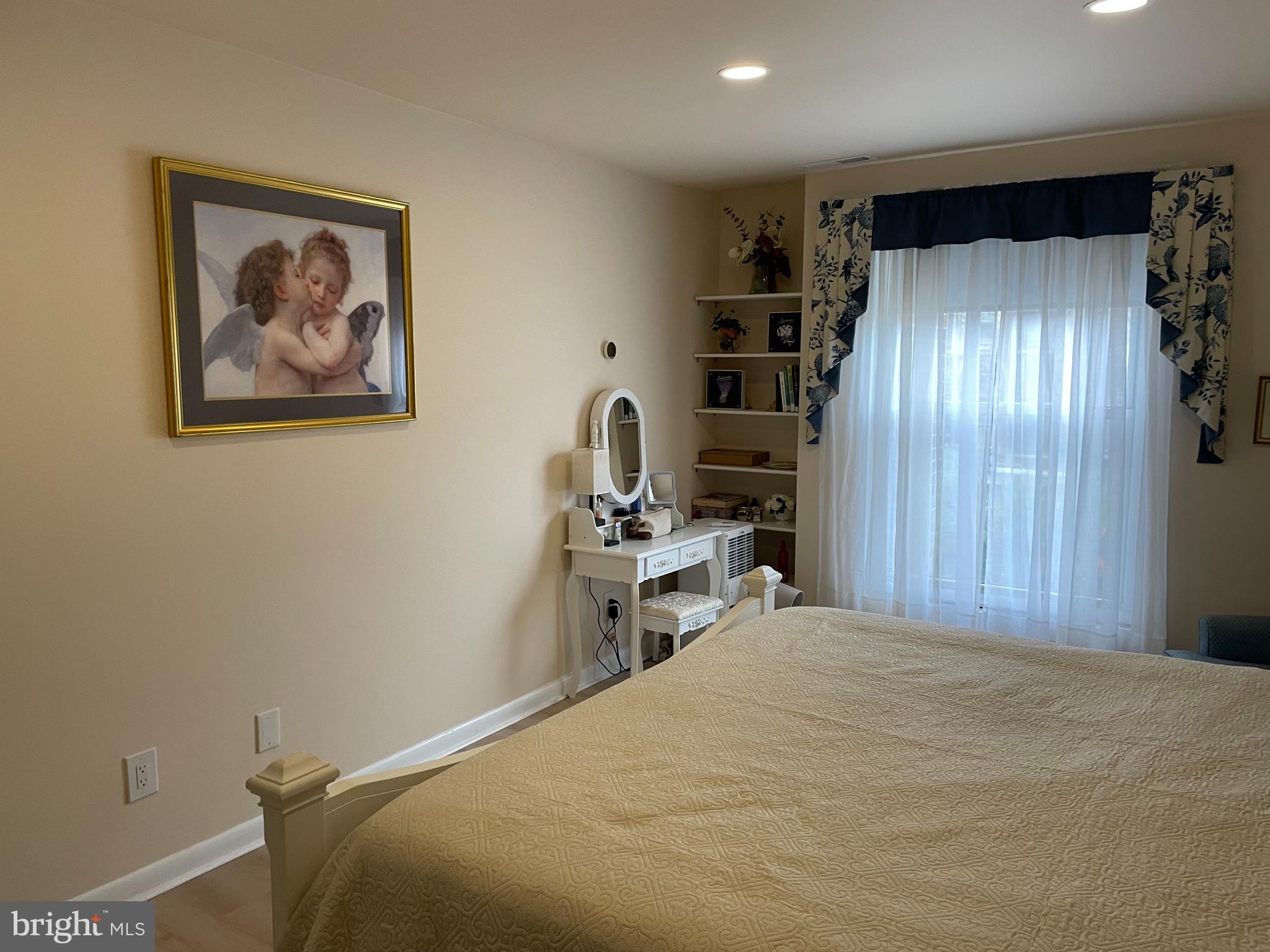 WOODBURN VILLAGE - Residential Lease