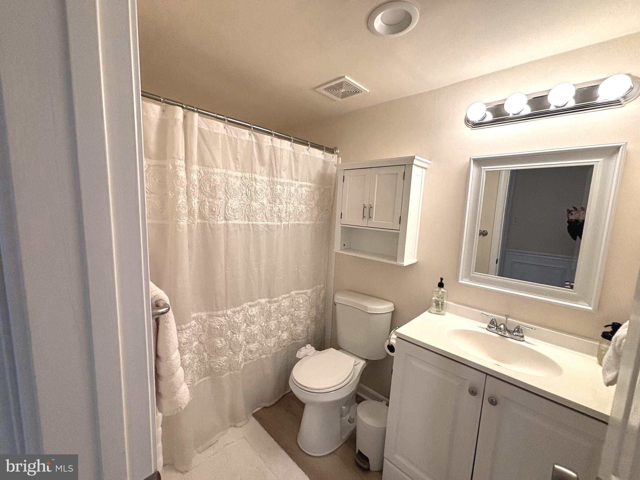 WOODBURN VILLAGE - Residential Lease