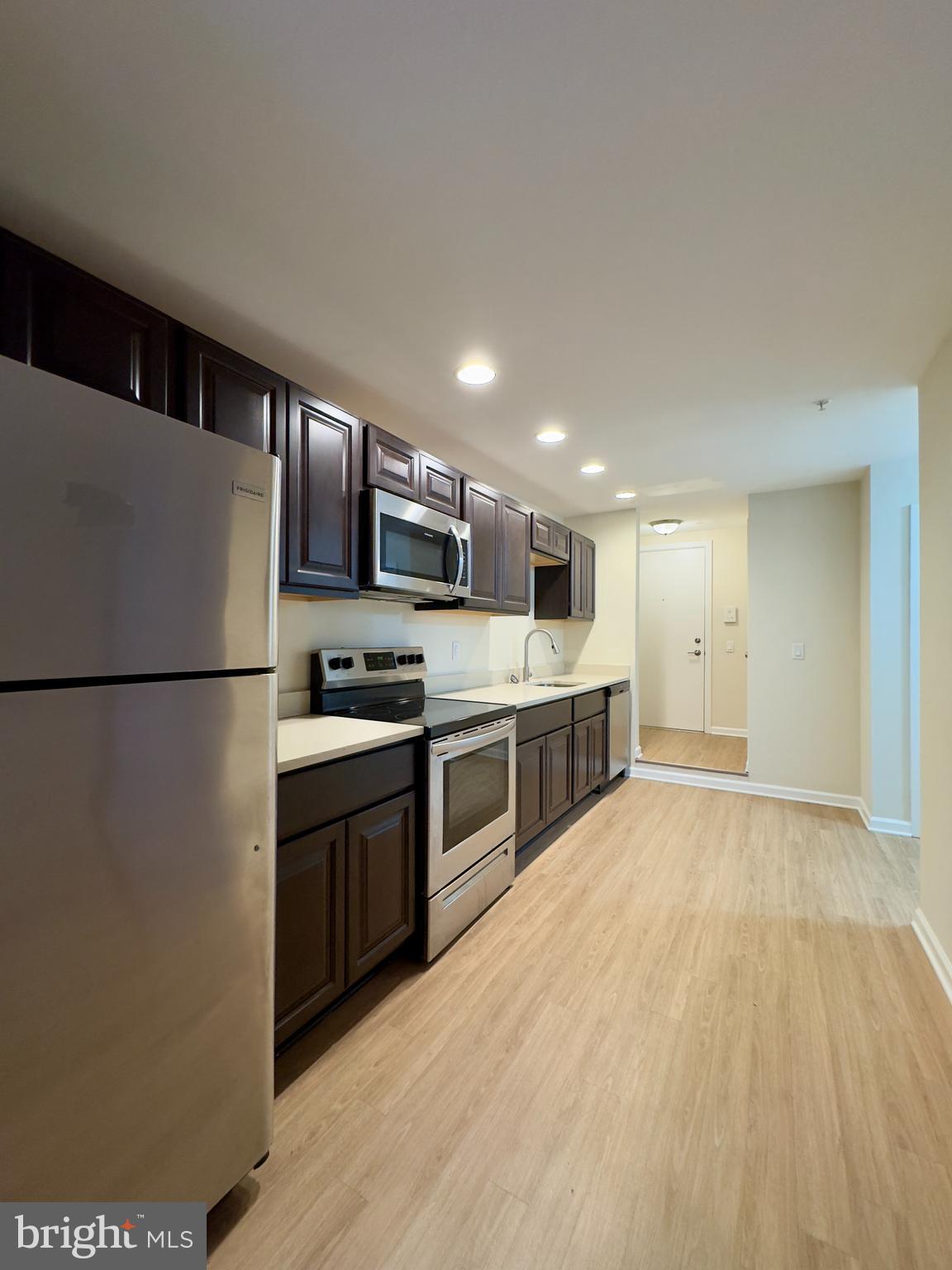 DOWNTOWN - Residential Lease