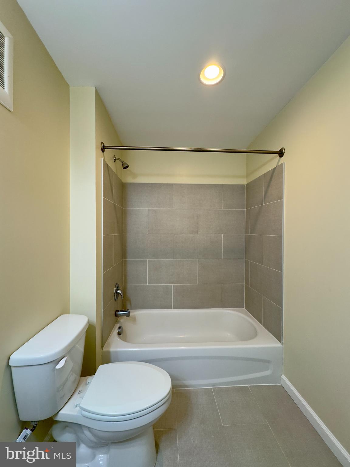 DOWNTOWN - Residential Lease
