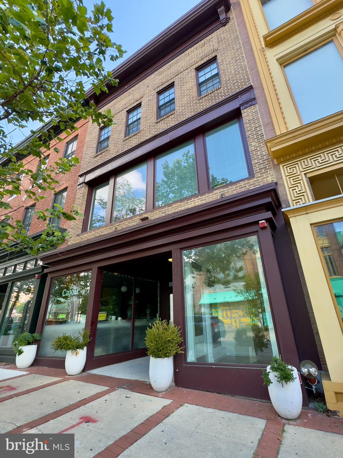 Situated in the vibrant heart of Baltimore, this residence offers the perfect blend of style, comfort, and convenience. FREE MONTH PROMO!
Step inside to find a spacious and thoughtfully designed interior featuring LVP flooring, large windows, and neutral colors that create a bright and inviting atmosphere. The fully-equipped kitchen boasts stainless steel appliances, granite countertops, and ample cabinet space, making it a chef's delight.
Relax and unwind in the generous living space, complete with built-in shelves and cabinets for added storage. The updated bathroom features tiled floors, a vanity mirror, and a luxurious soaking tub, providing the ultimate retreat after a long day. *photos and floorplans may vary*
Local Attractions:
• The Walters Art Museum
• Lexington Market
• Bromo Seltzer Arts Tower
• The Maryland Science Center
• Inner Harbor
Highways:
• I-83
• I-395
Water fee – tenants will be responsible for the monthly payment of water fee accordingly:
Studio units – $70 per unit
1-bedroom units – $70 per unit
2-bedroom units – $105 per unit
PHOTOS AND FLOOR PLANS MAY VARY PER UNIT
Agency disclosed upon initial contact. Agent conducts showings; BMG manages follow-up, paperwork, move-in post-approval. Vouchers work with BMG directly.