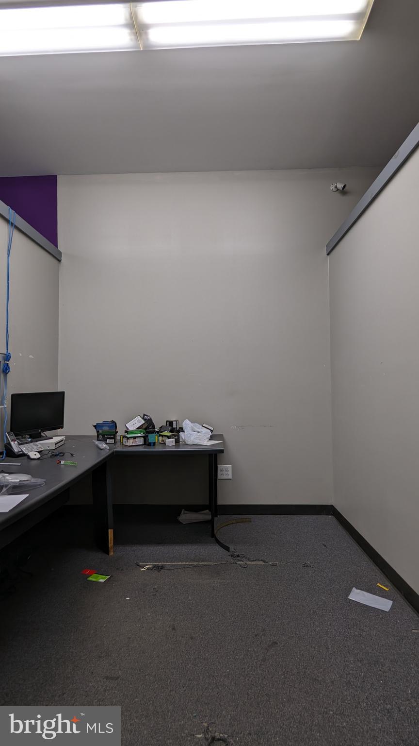 NORRIS SQUARE - Commercial Lease