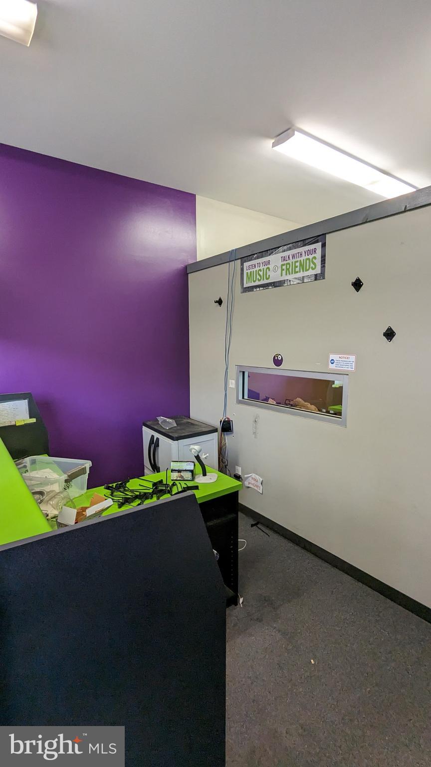 NORRIS SQUARE - Commercial Lease