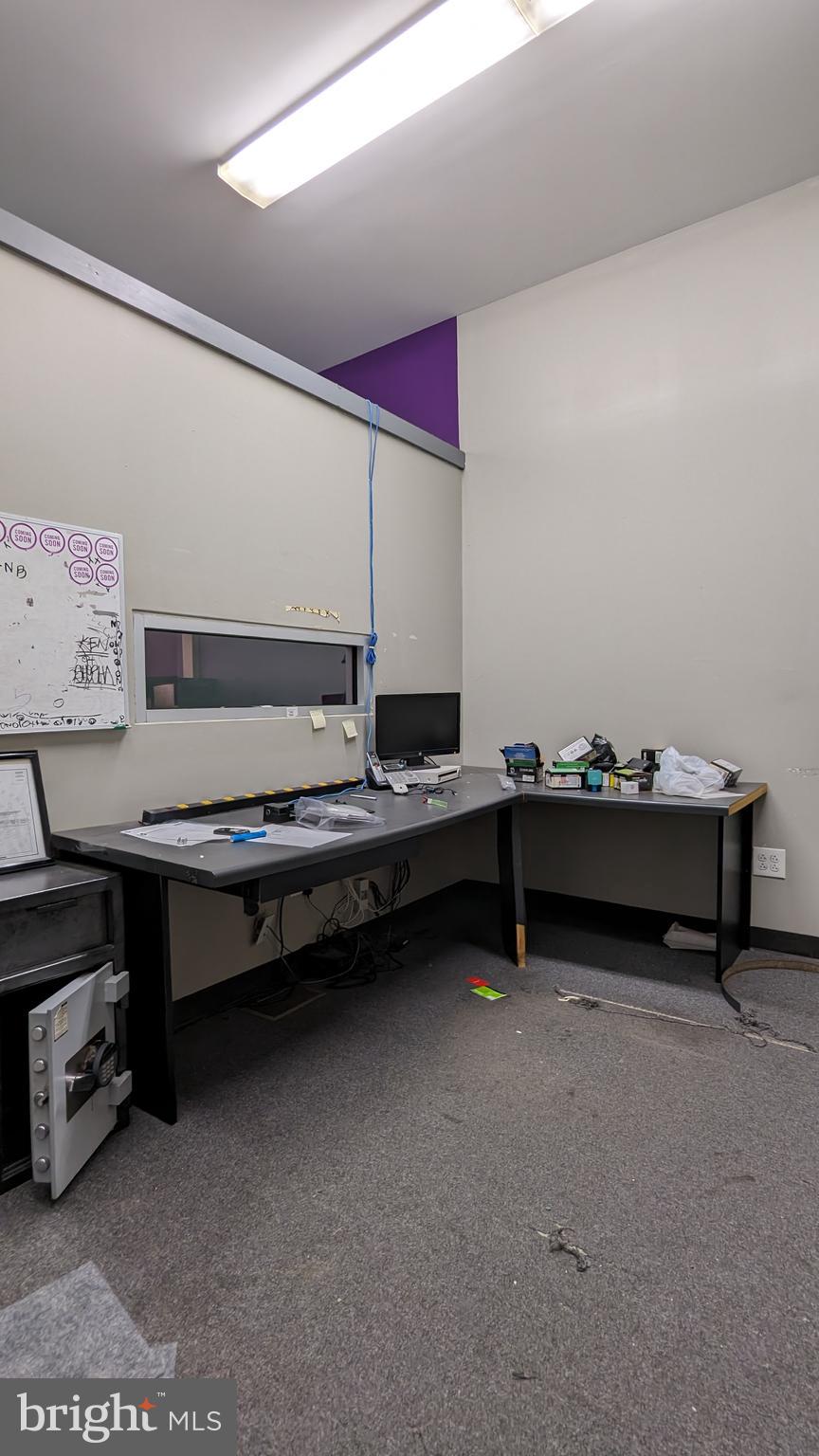 NORRIS SQUARE - Commercial Lease