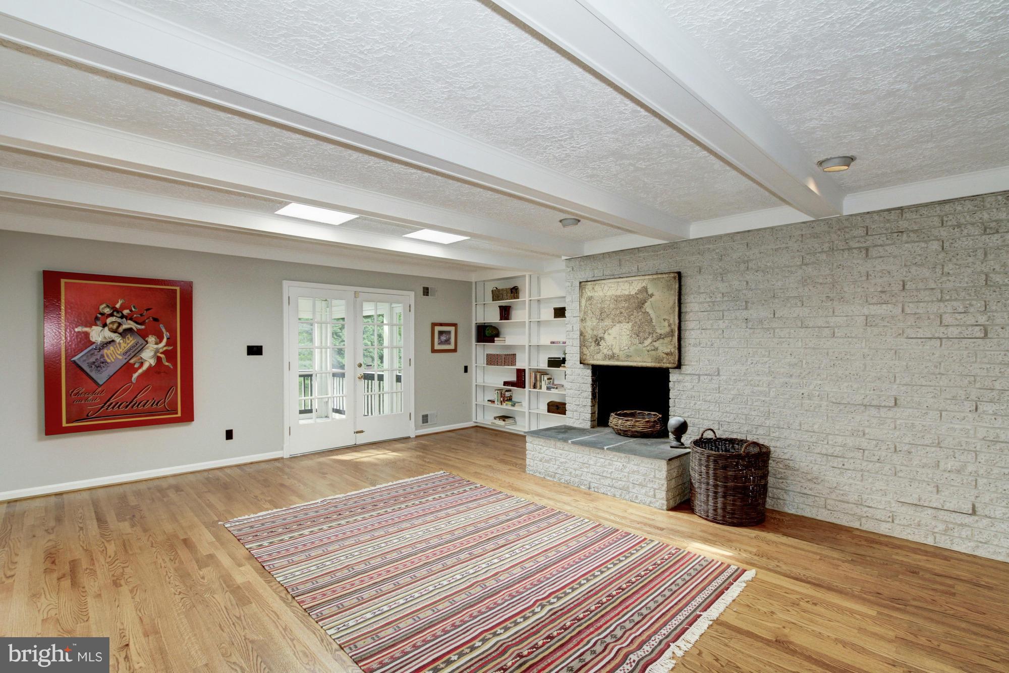 POTOMAC OUTSIDE - Residential