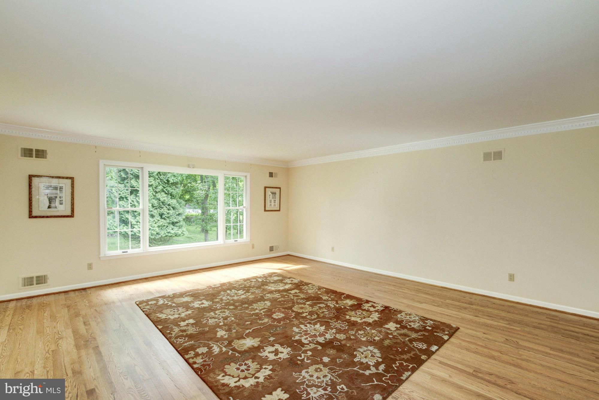 POTOMAC OUTSIDE - Residential