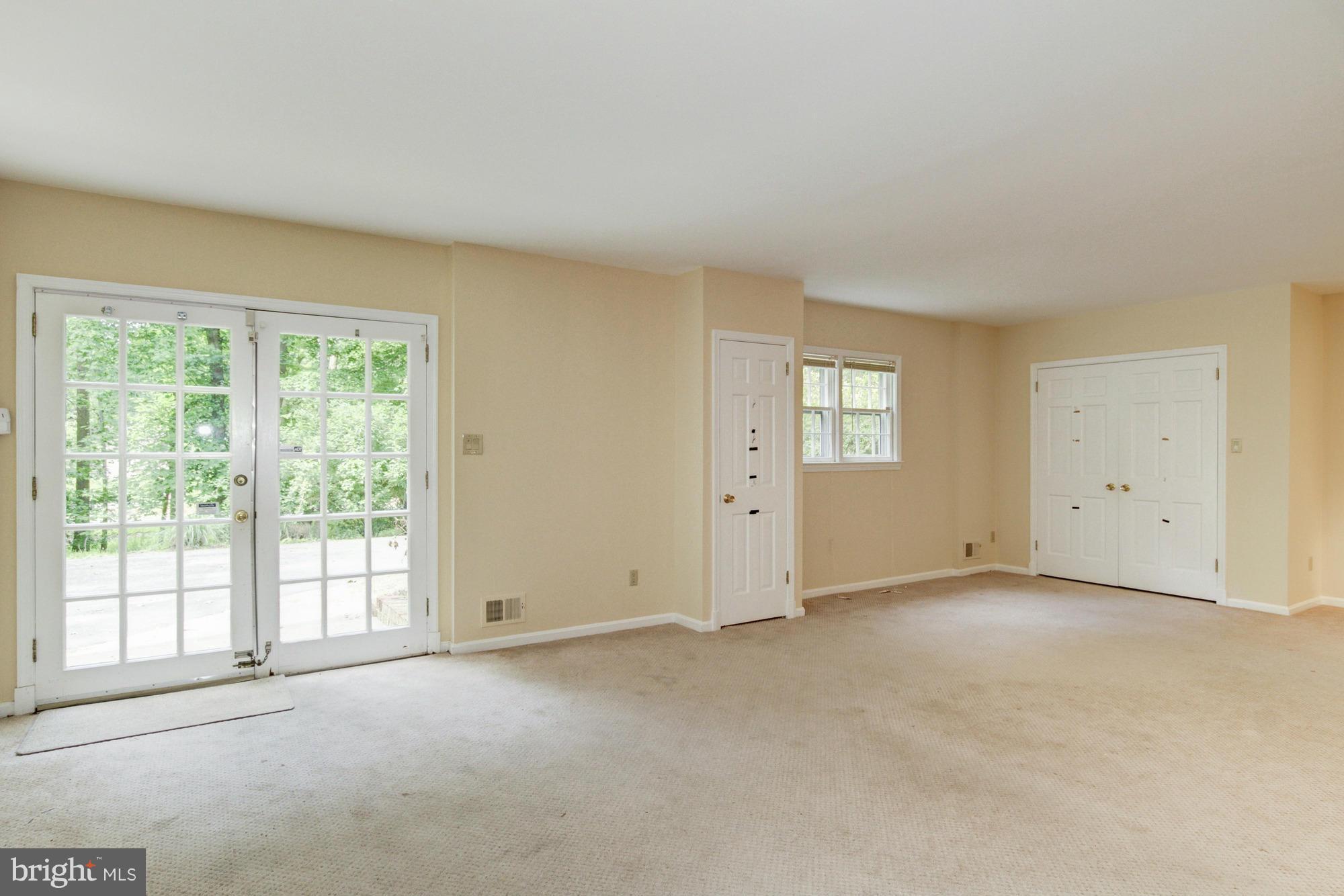 POTOMAC OUTSIDE - Residential