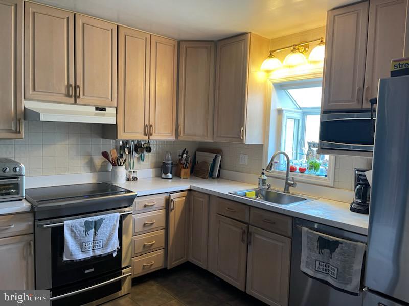 HUNTINGTON - Residential Lease