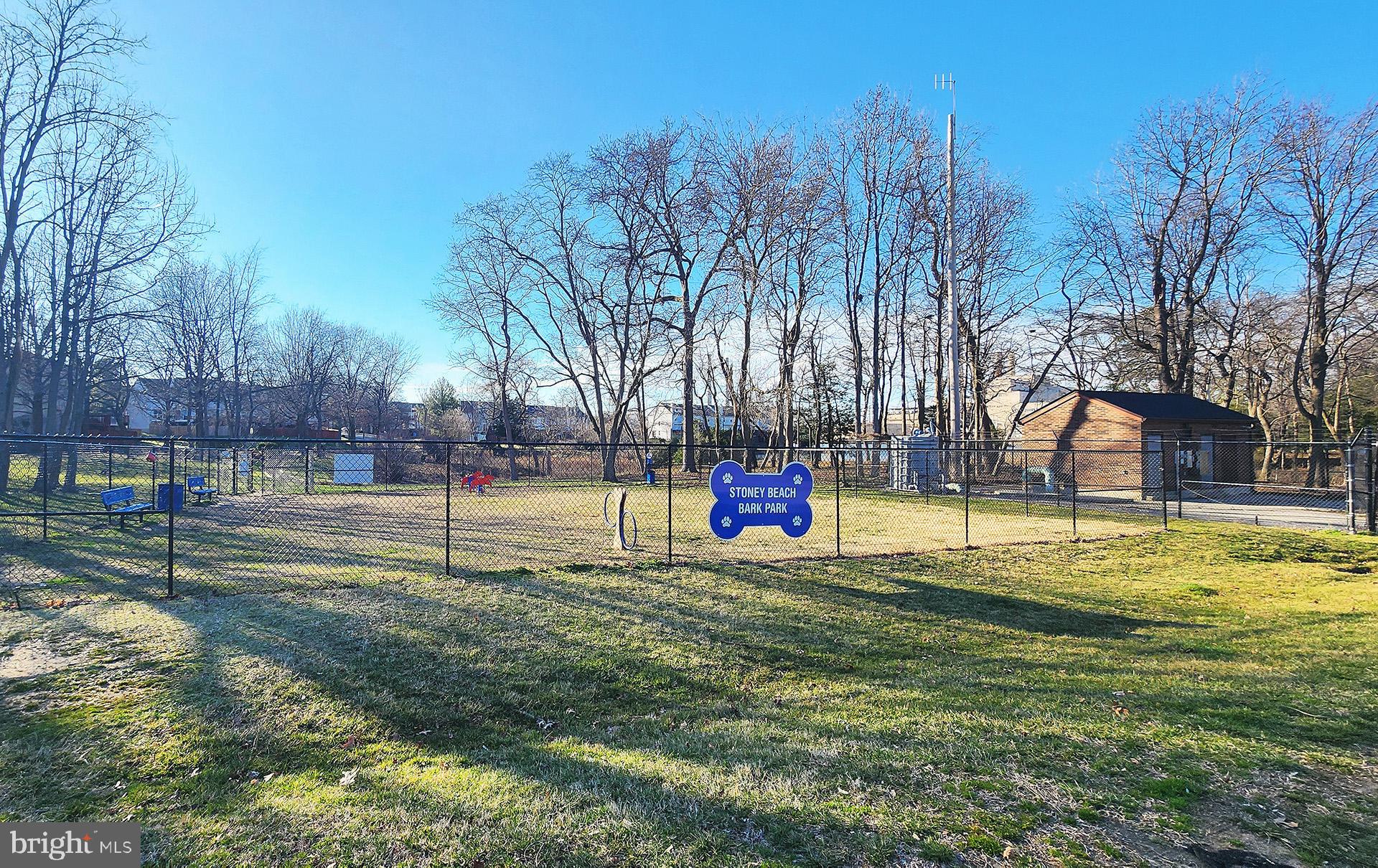 STONEY BEACH - Residential