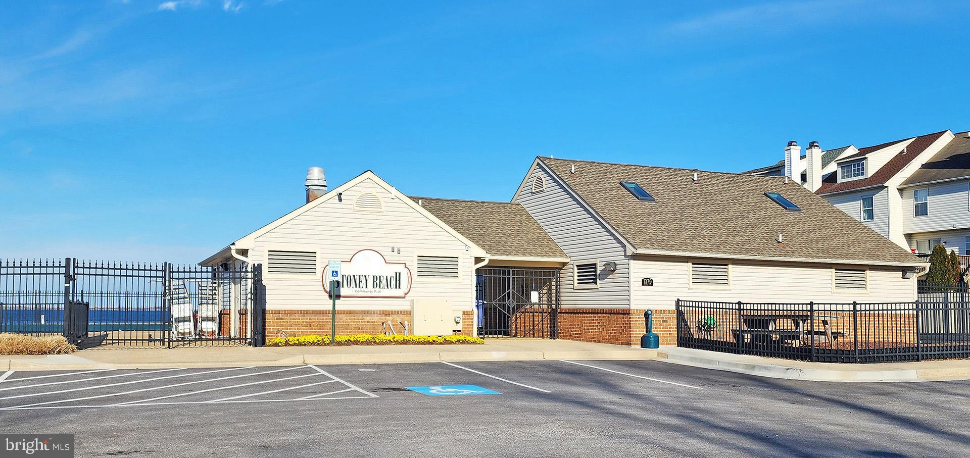 STONEY BEACH - Residential