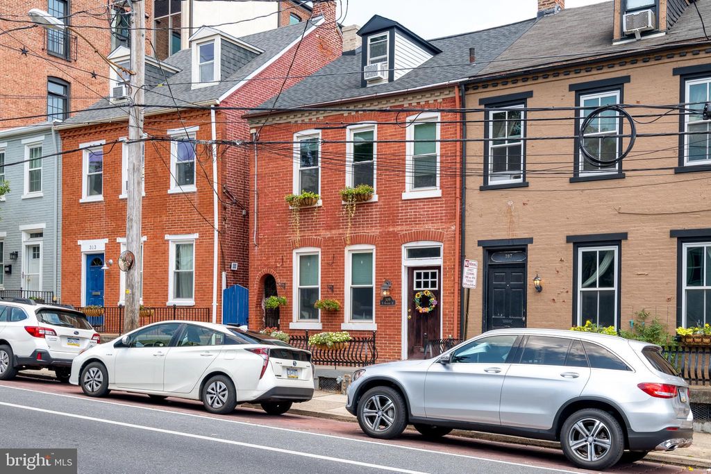 Photo of 309 N Mulberry Street, Lancaster, PA 17603 (MLS # PALA2053578)