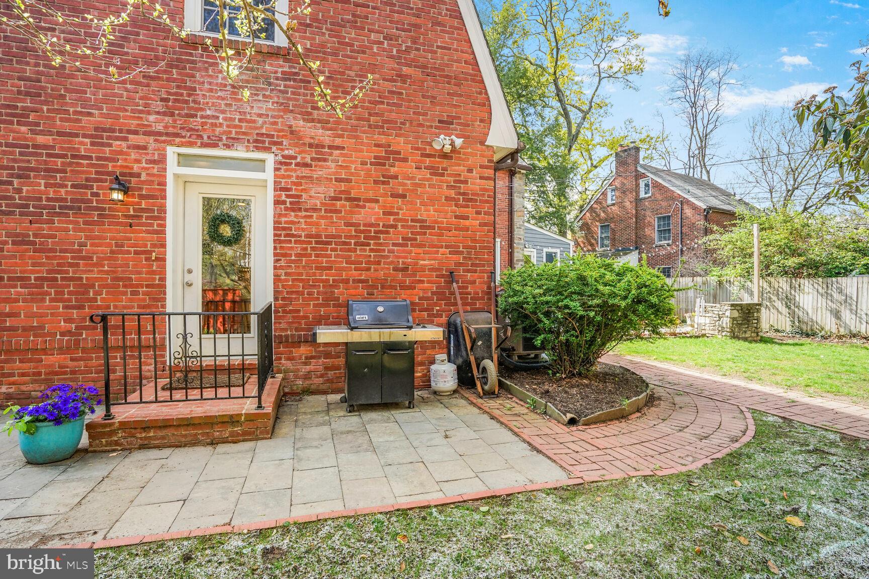 ASHTON HEIGHTS - Residential Lease