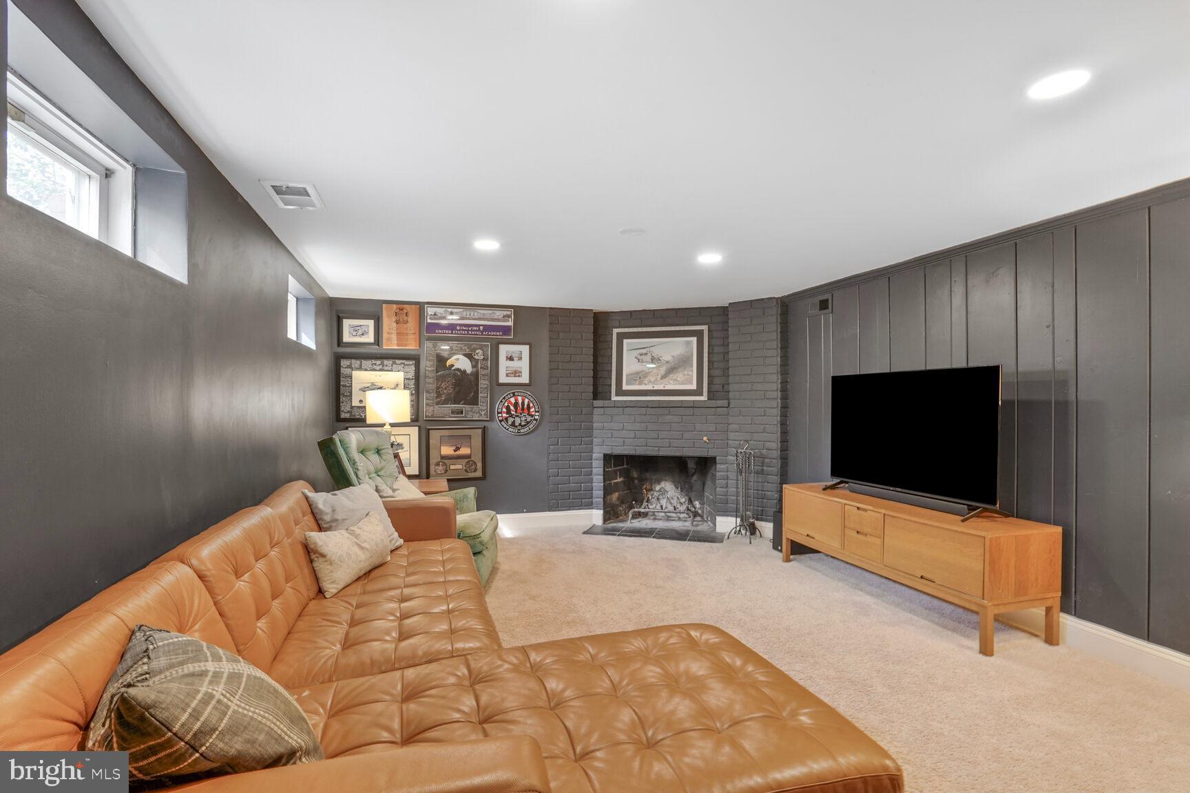 ASHTON HEIGHTS - Residential Lease