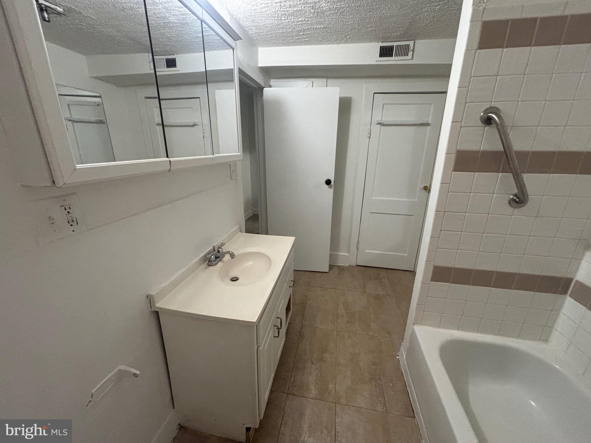 MASON SPRINGS - Residential Lease