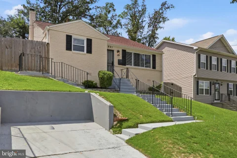 1821 Campbell Drive, Suitland, MD 20746 - #: MDPG2213990