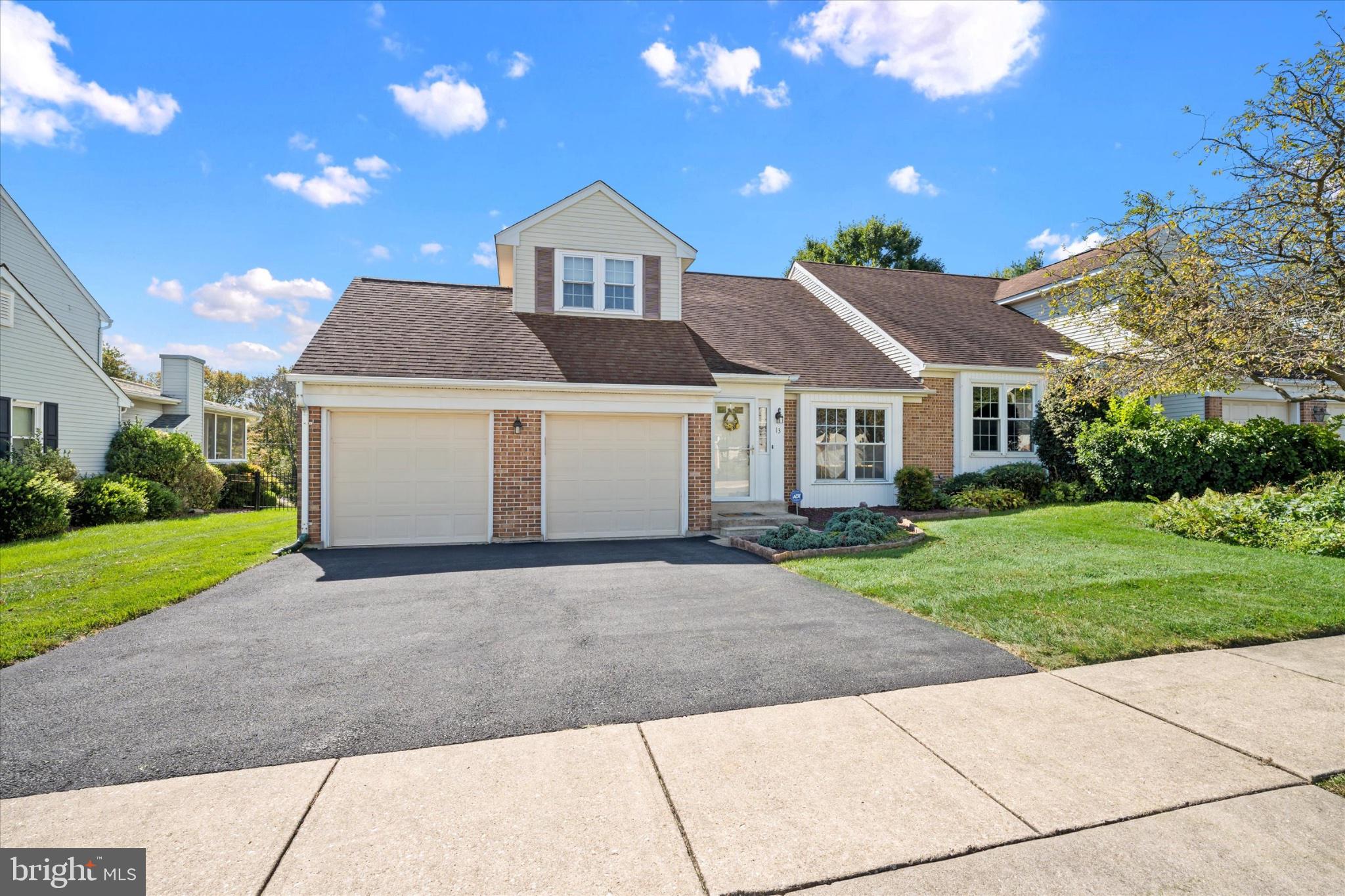 13 GREEN MEADOW COURT