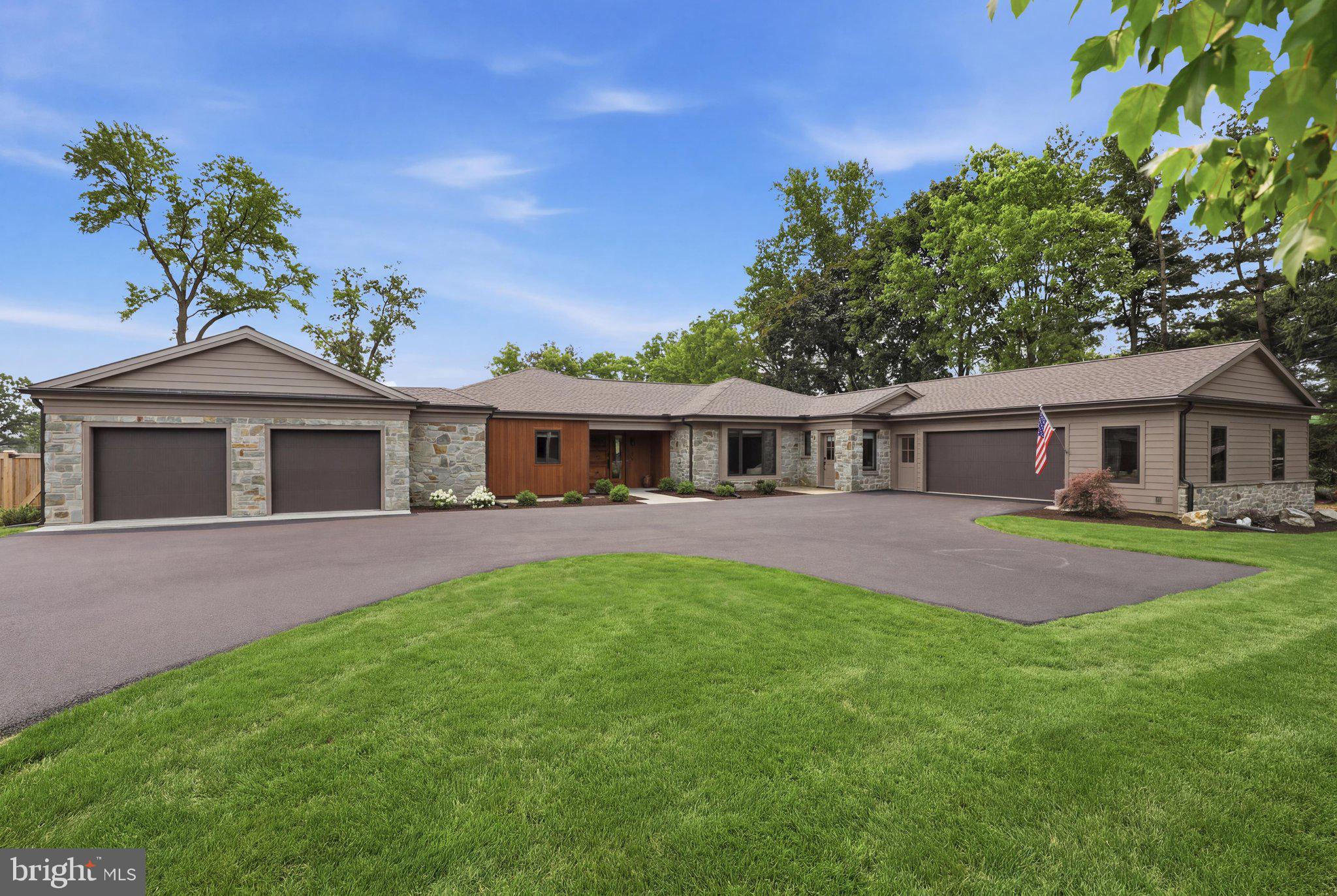 1536 NEW HOLLAND PIKE