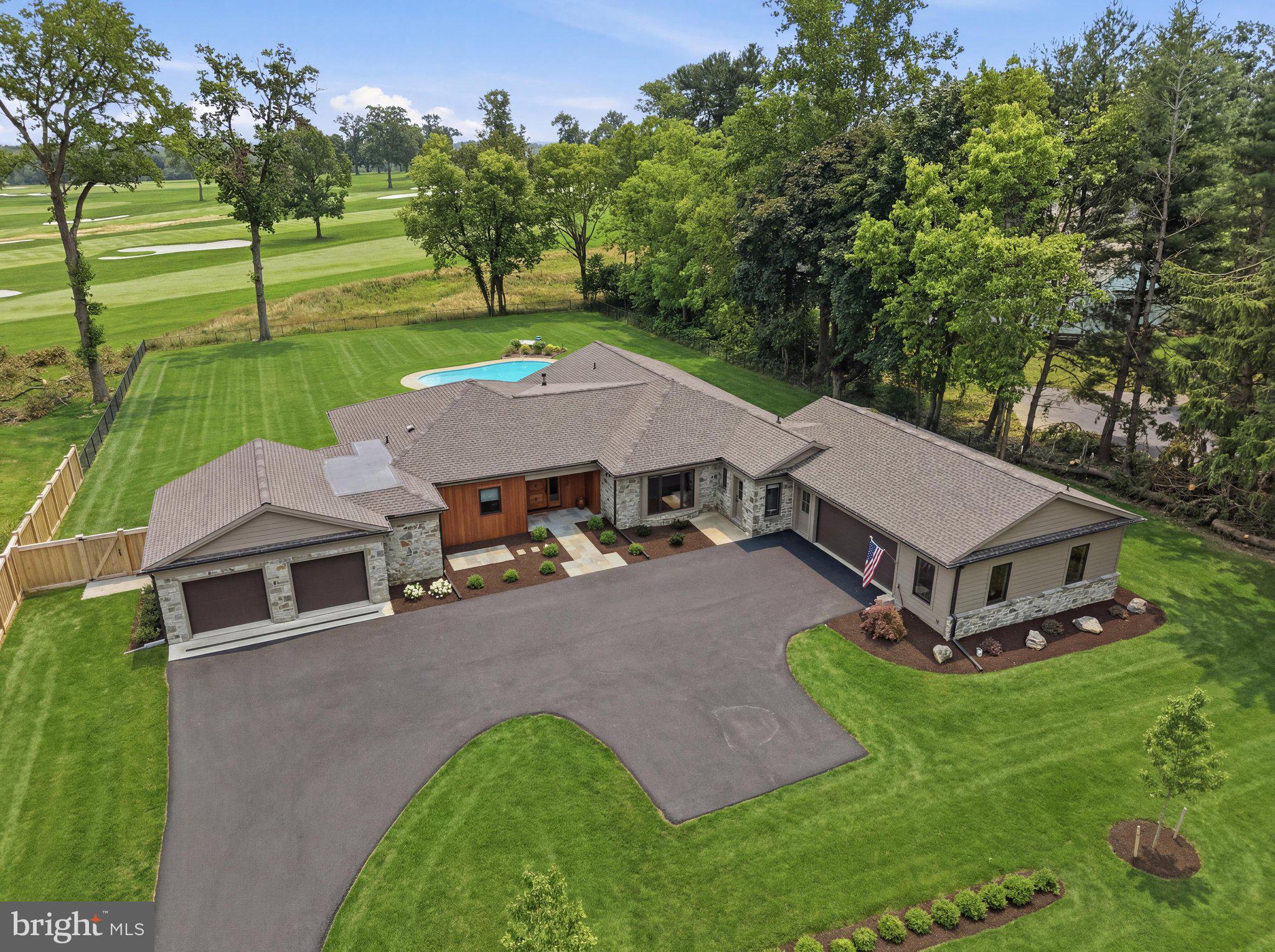 1536 NEW HOLLAND PIKE