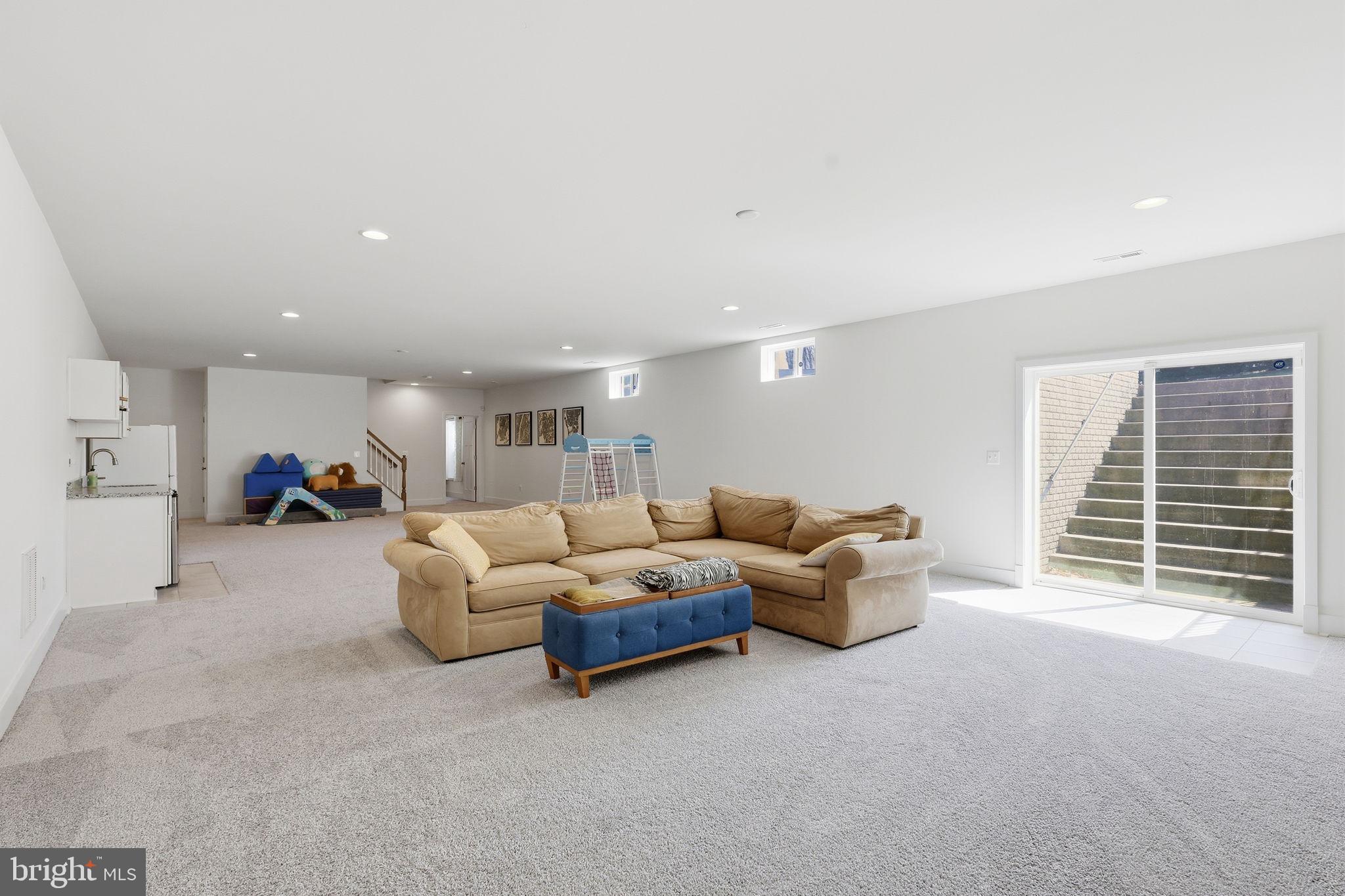 BROOKE POINT ESTATES - Residential