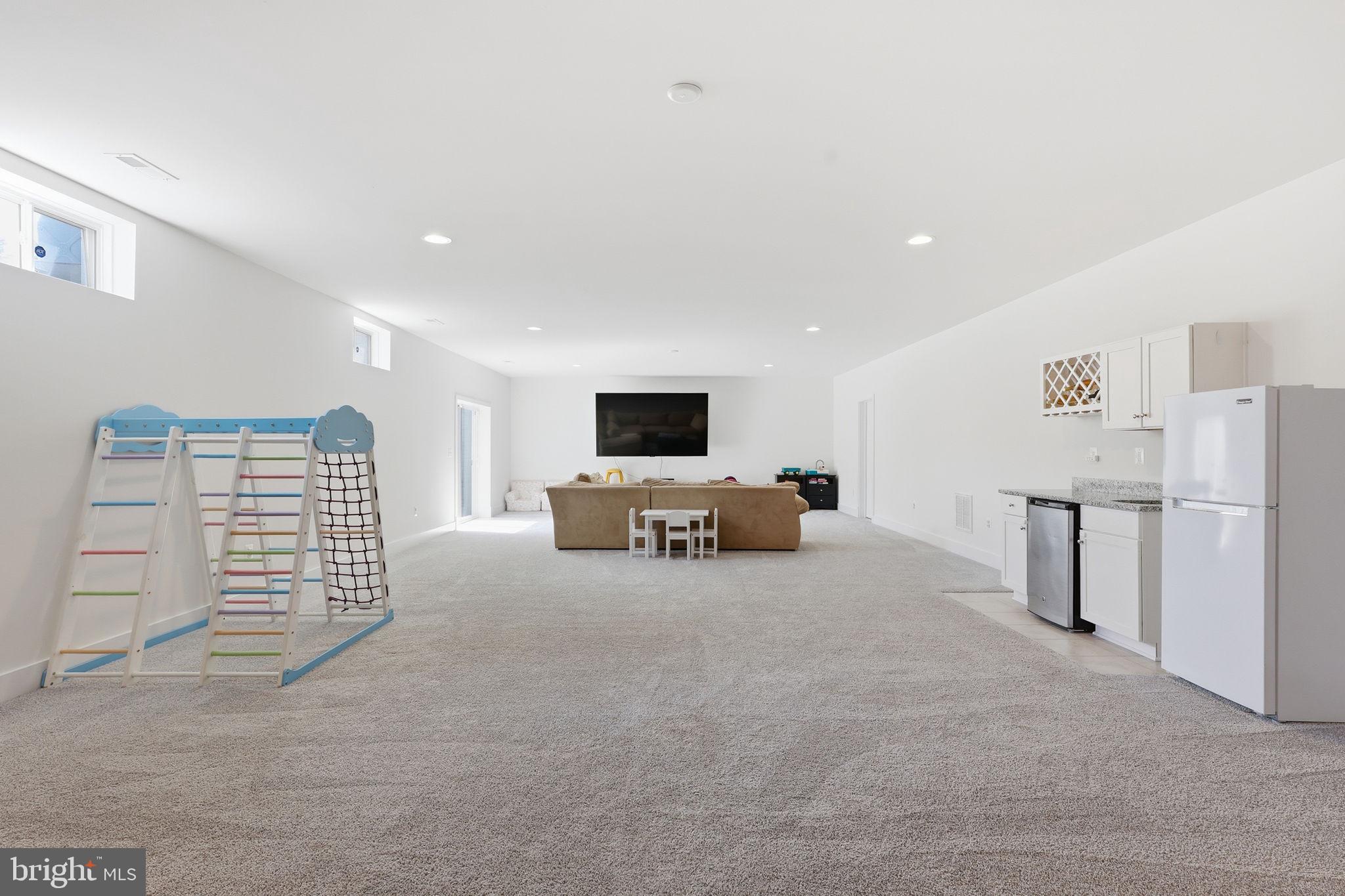 BROOKE POINT ESTATES - Residential